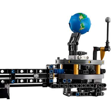 Конструктор LEGO Technic Земля и Луна на орбите блочный