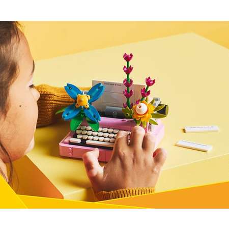 Конструктор LEGO Creator Пишущая машинка с цветами блочный