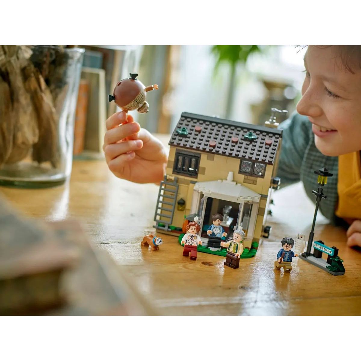 Конструктор LEGO Harry Potter Бирючиновая аллея 639 дет. - фото 9