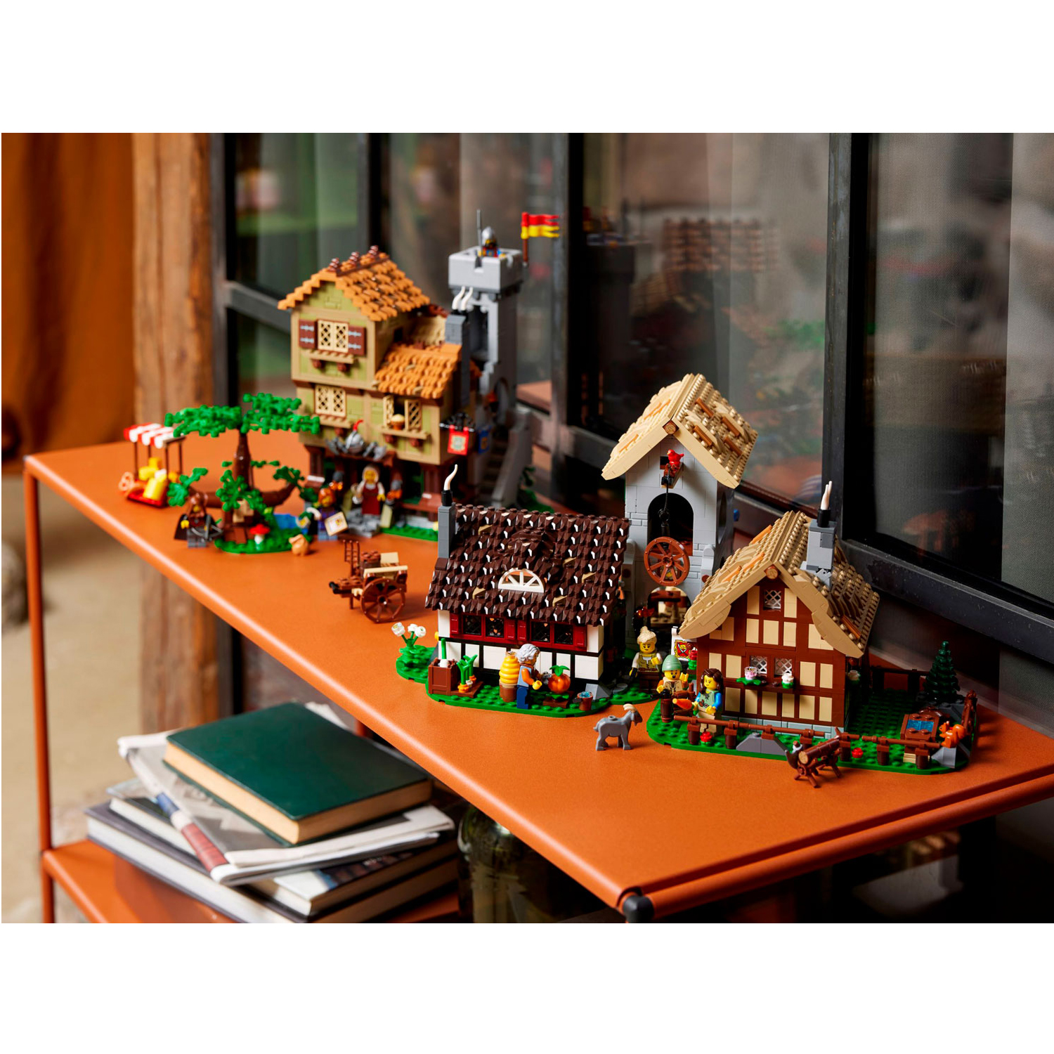Конструктор LEGO Icons Средневековая площадь 3304 дет. - фото 17