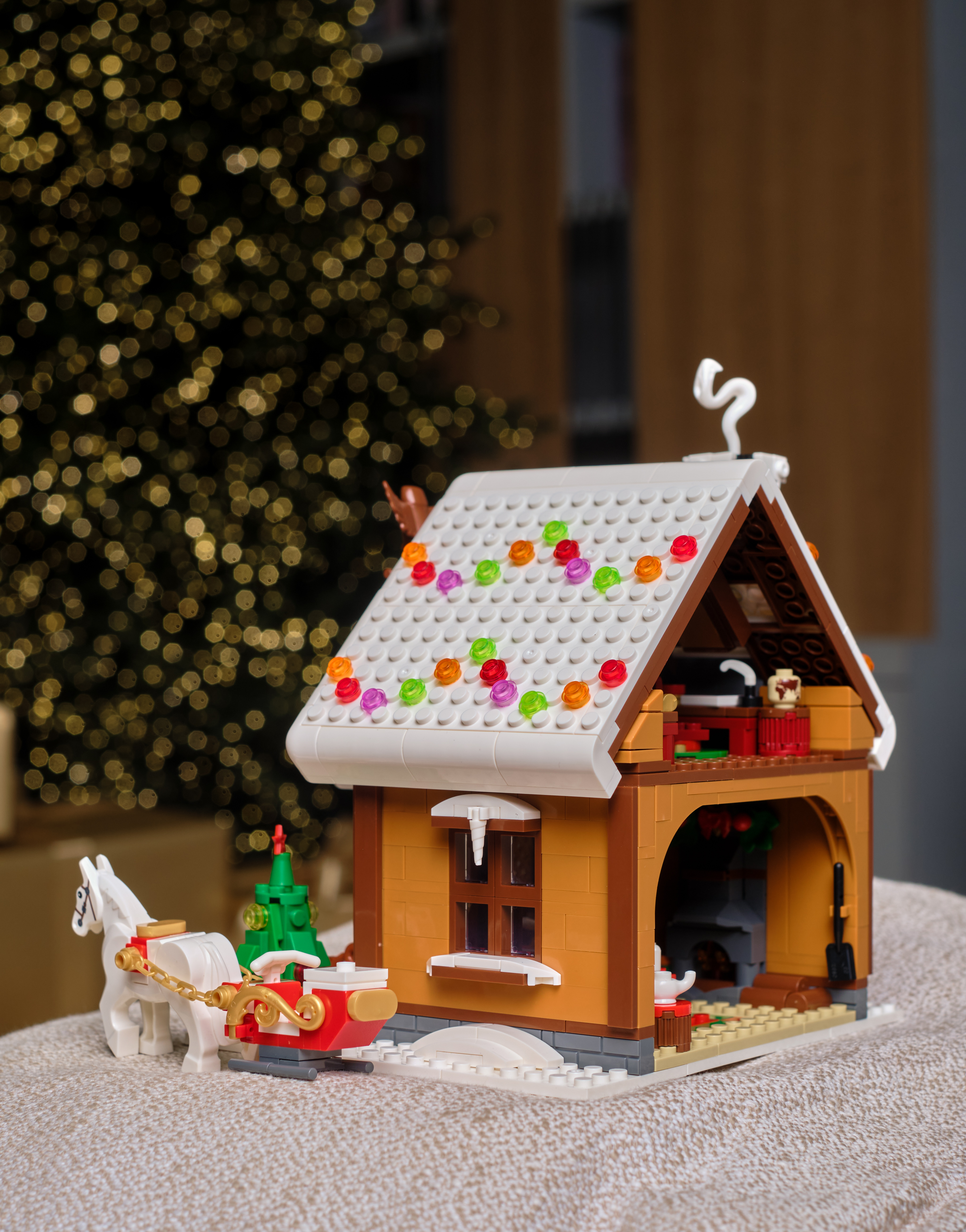 Конструктор brick labs Дом Деда Мороза 922 дет. - фото 10