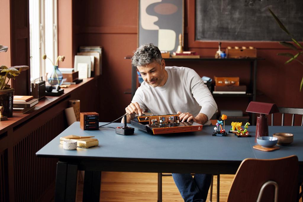 Конструктор LEGO 10306 2532 дет. - фото 9