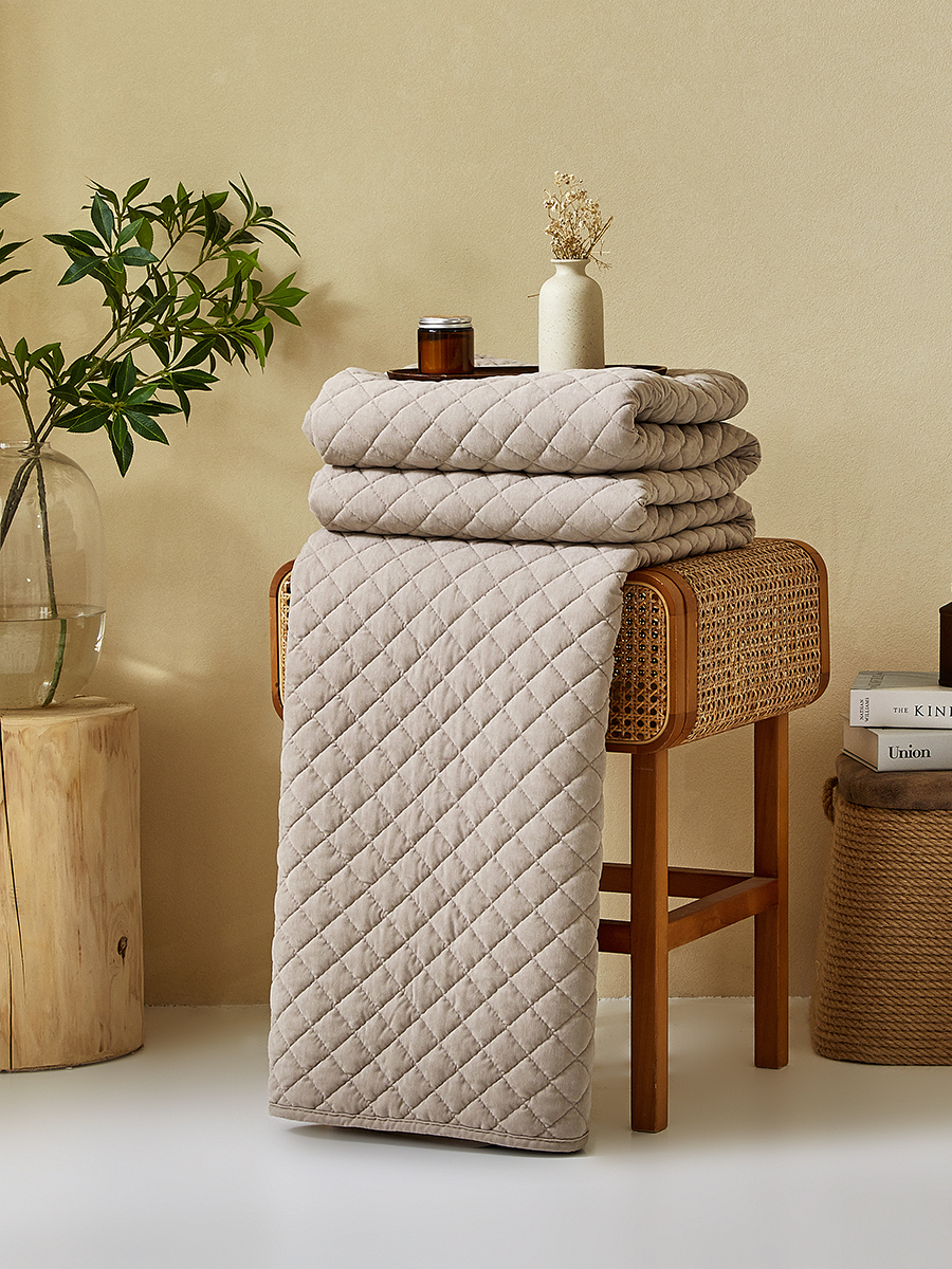 Изображение товара Покрывало Theodora вельвет капучино 180 x 220 см Изображение товара Покрывало Theodora вельвет капучино 180 x 220 см