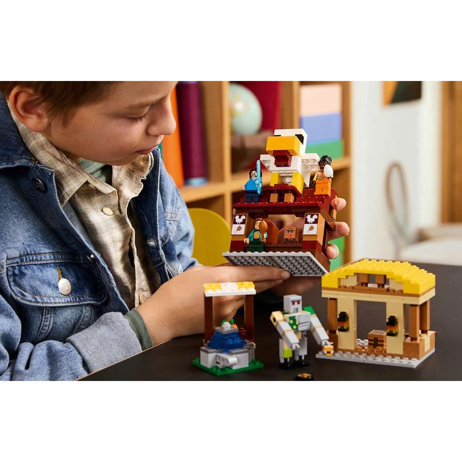 Конструктор LEGO Minecraft Нападение на деревню блочный - фото 9