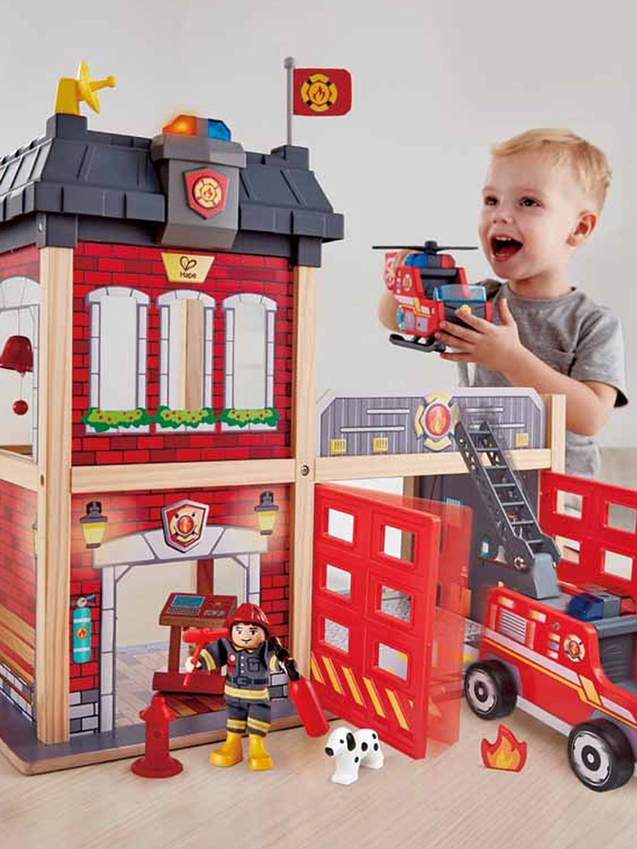Игрушка Hape Пожарный (инструменты, экипировка) - фото 6