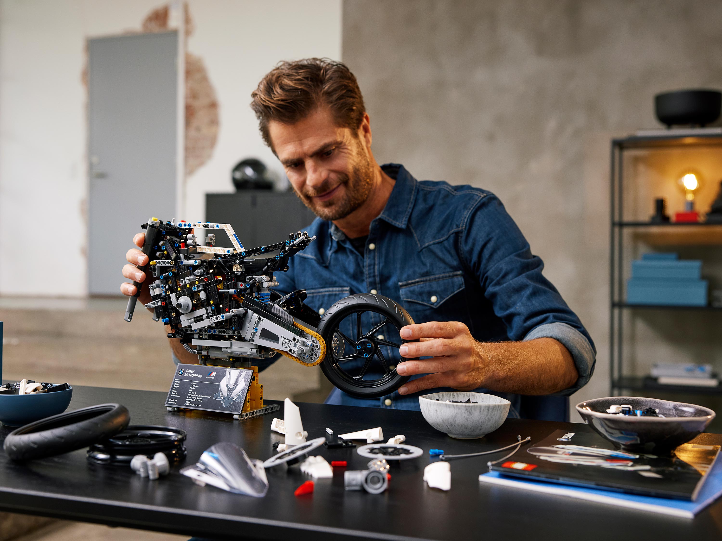 Конструктор LEGO Technic Мотоцикл BMW M блочный - фото 31