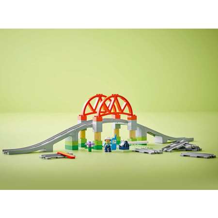 Конструктор LEGO DUPLO Железнодорожный мост и пути блочный