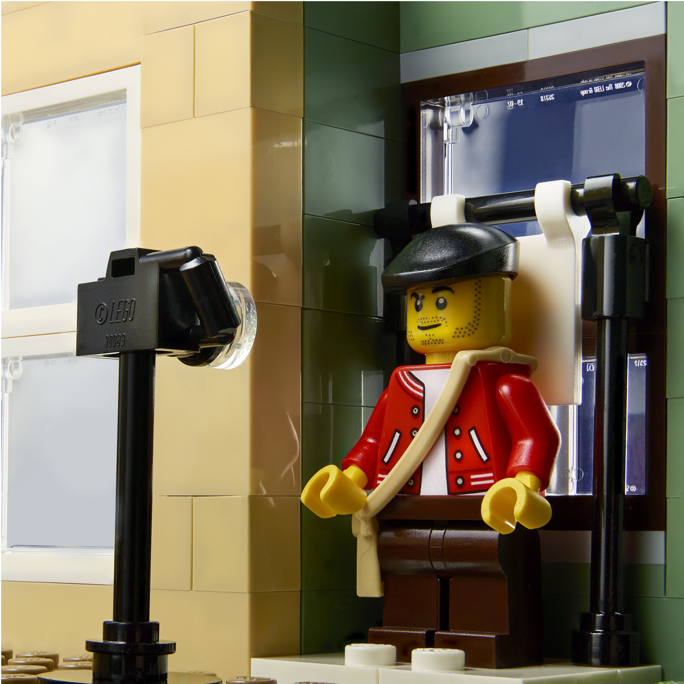 Конструктор LEGO Icons 10278 2923 дет. - фото 46