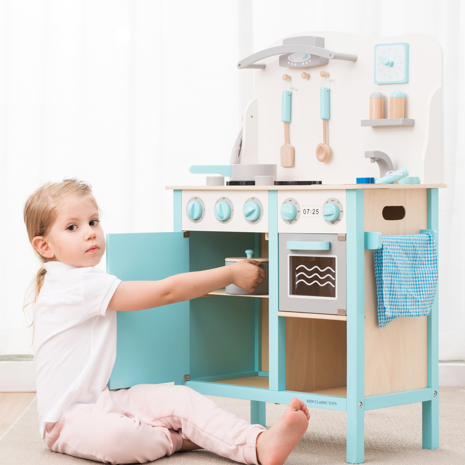 Игрушечная кухня New Classic Toys - фото 8