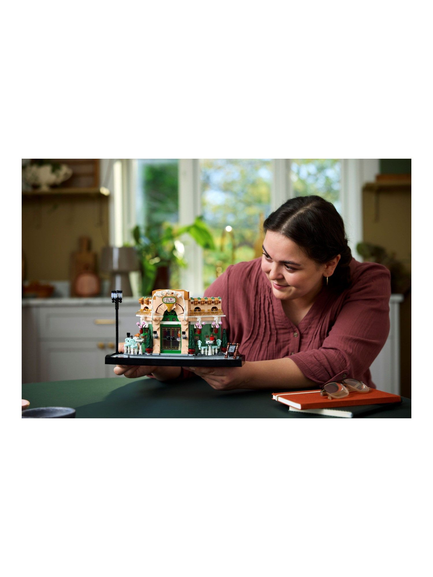 Конструктор LEGO Icons Французское Кафе 1101 дет. - фото 7