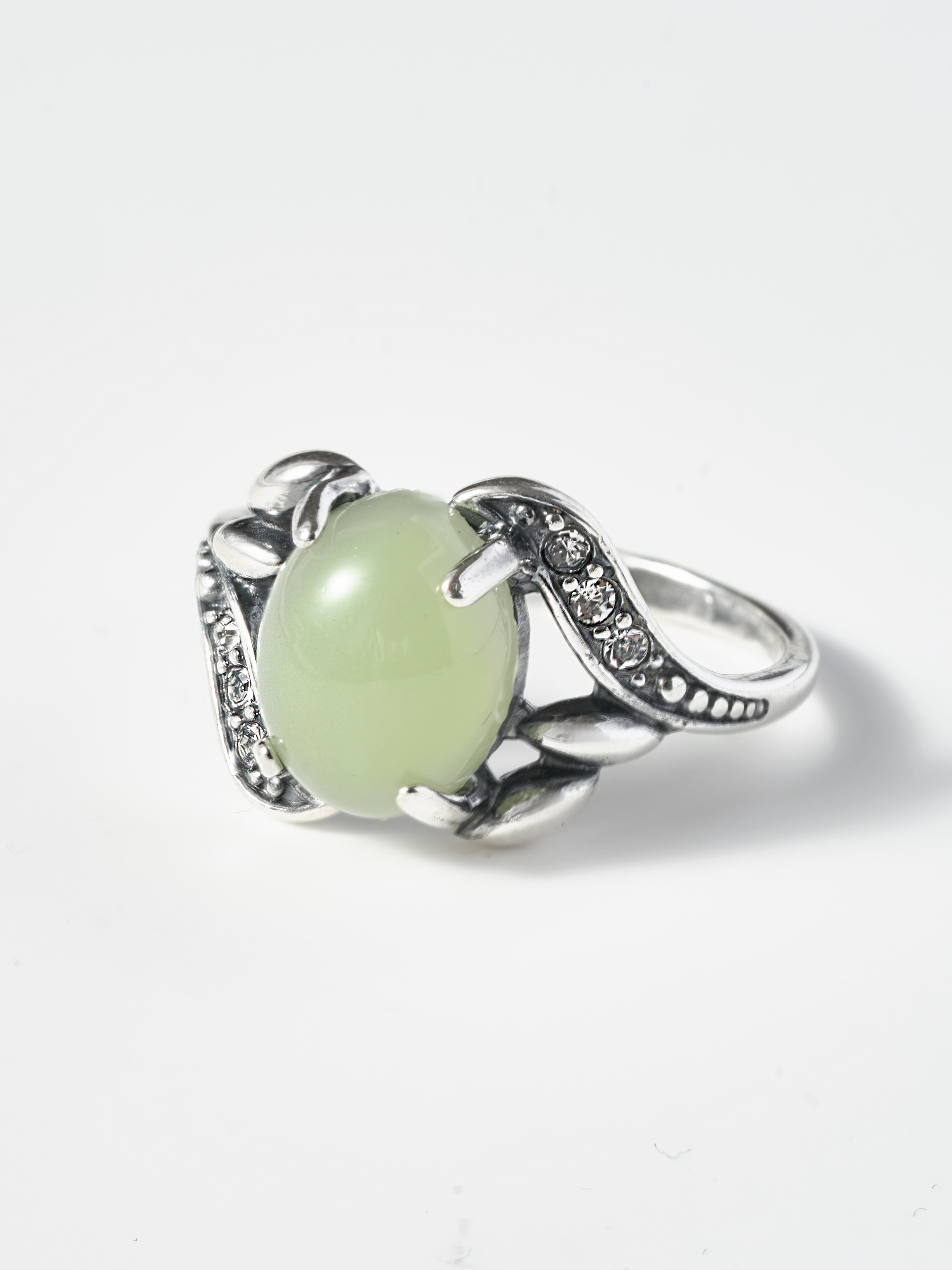 Изображение товара Кольцо Shine and Beauty с нефритом премиум класс латунь серебро