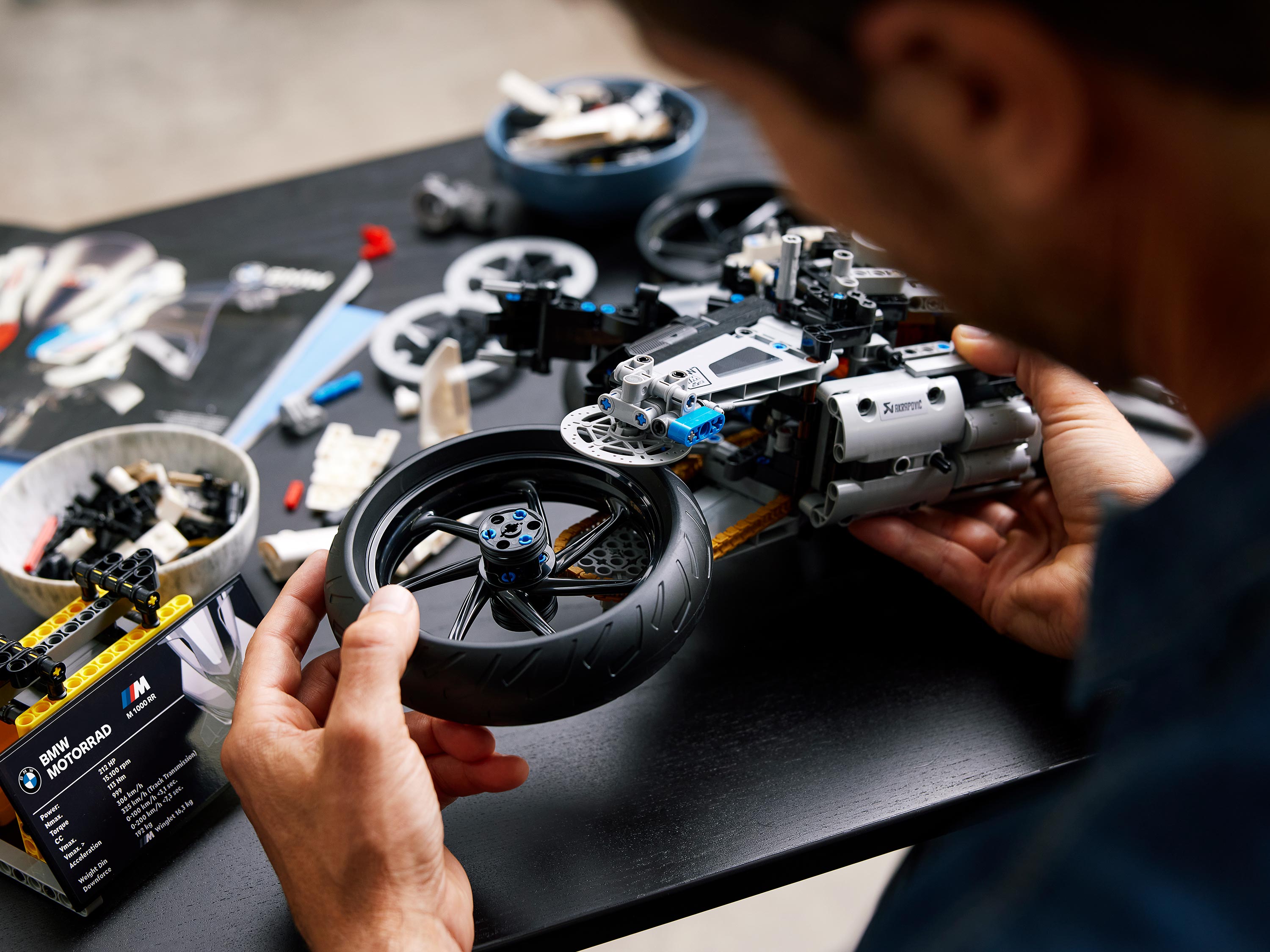 Конструктор LEGO Technic Мотоцикл BMW M блочный - фото 30