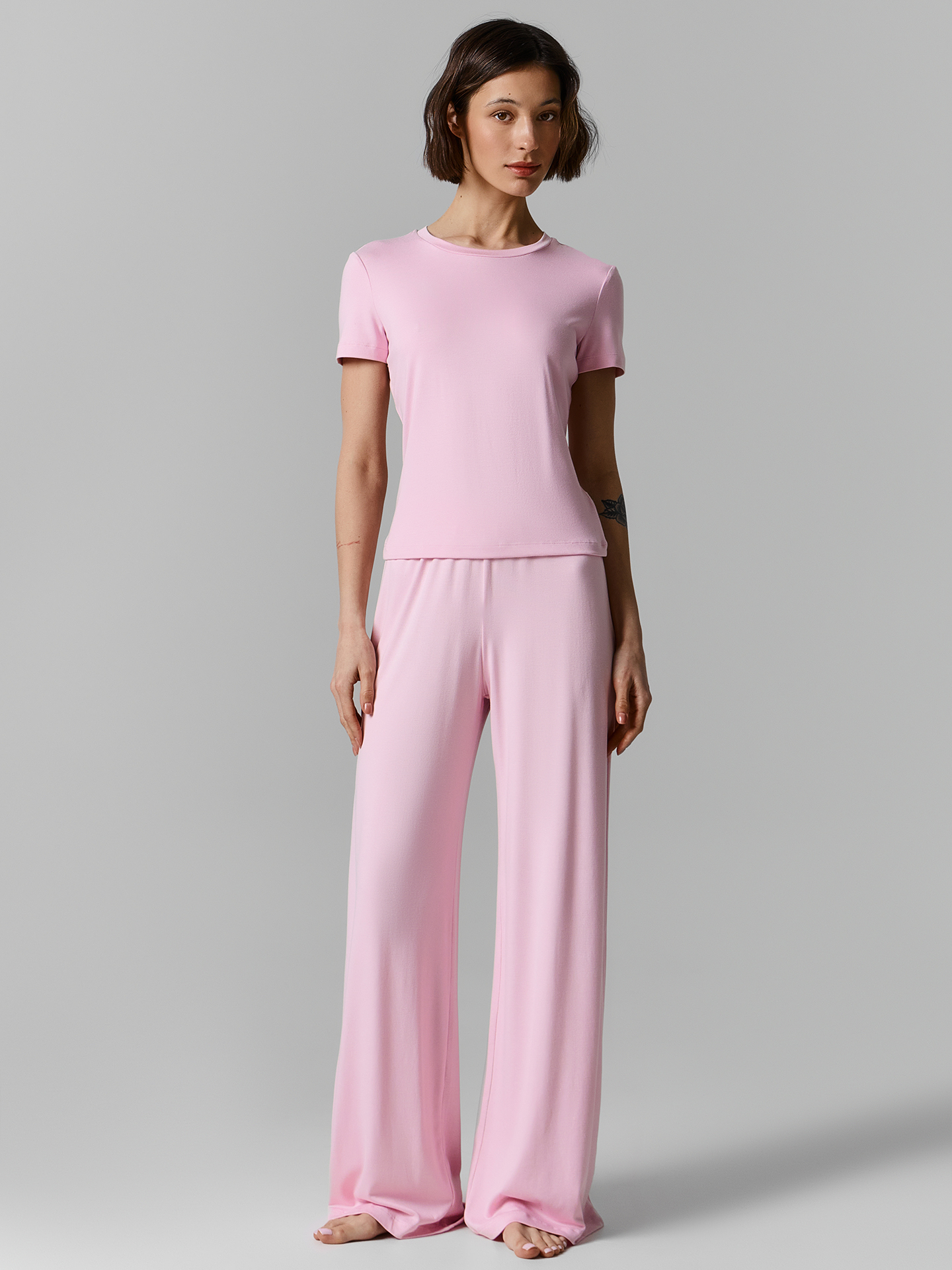 Изображение товара Пижама Mark Formelle Прилегающий джемпер и прямые брюки из вискозы