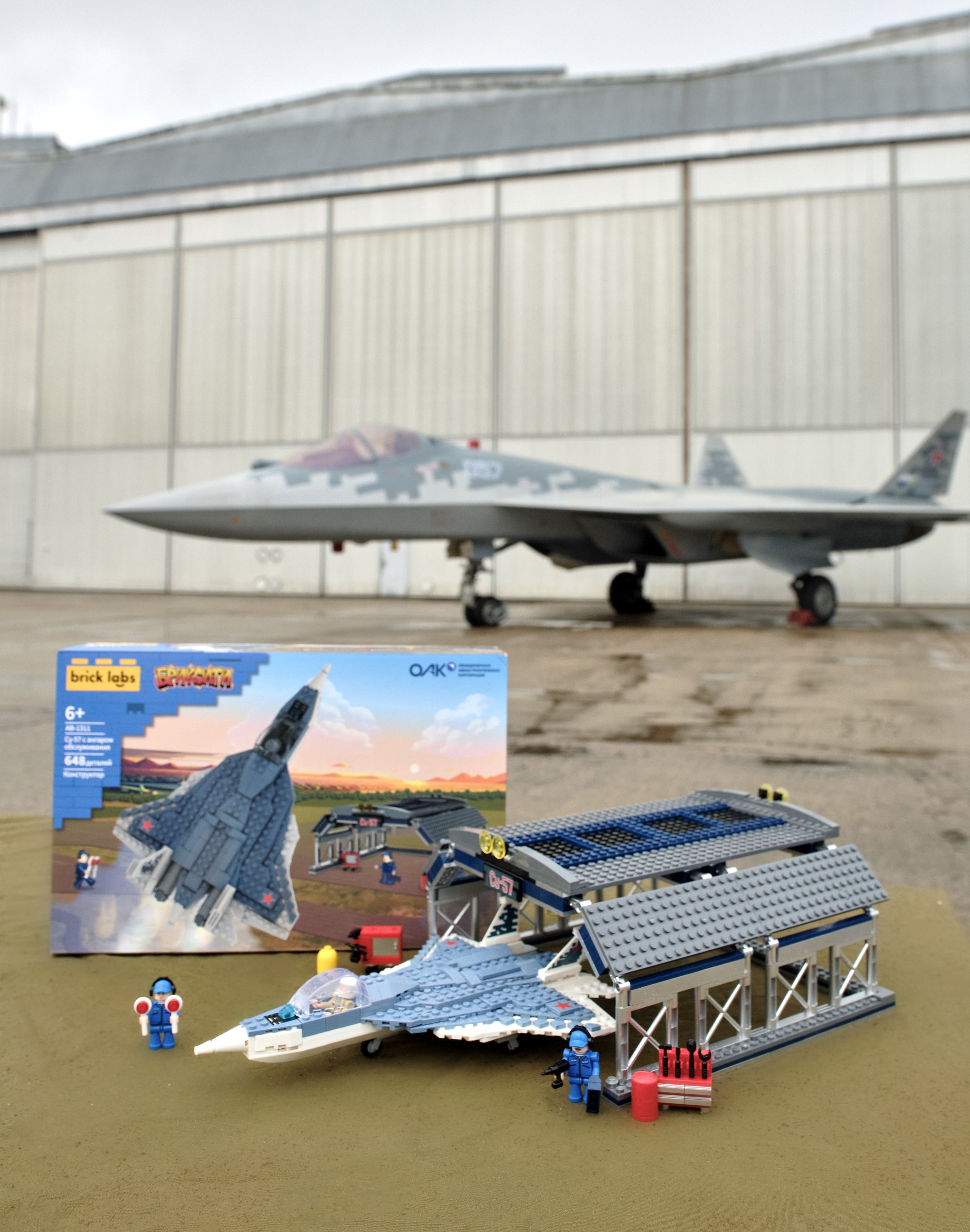 Конструктор brick labs City самолет СУ-57 с ангаром 657 дет. - фото 8