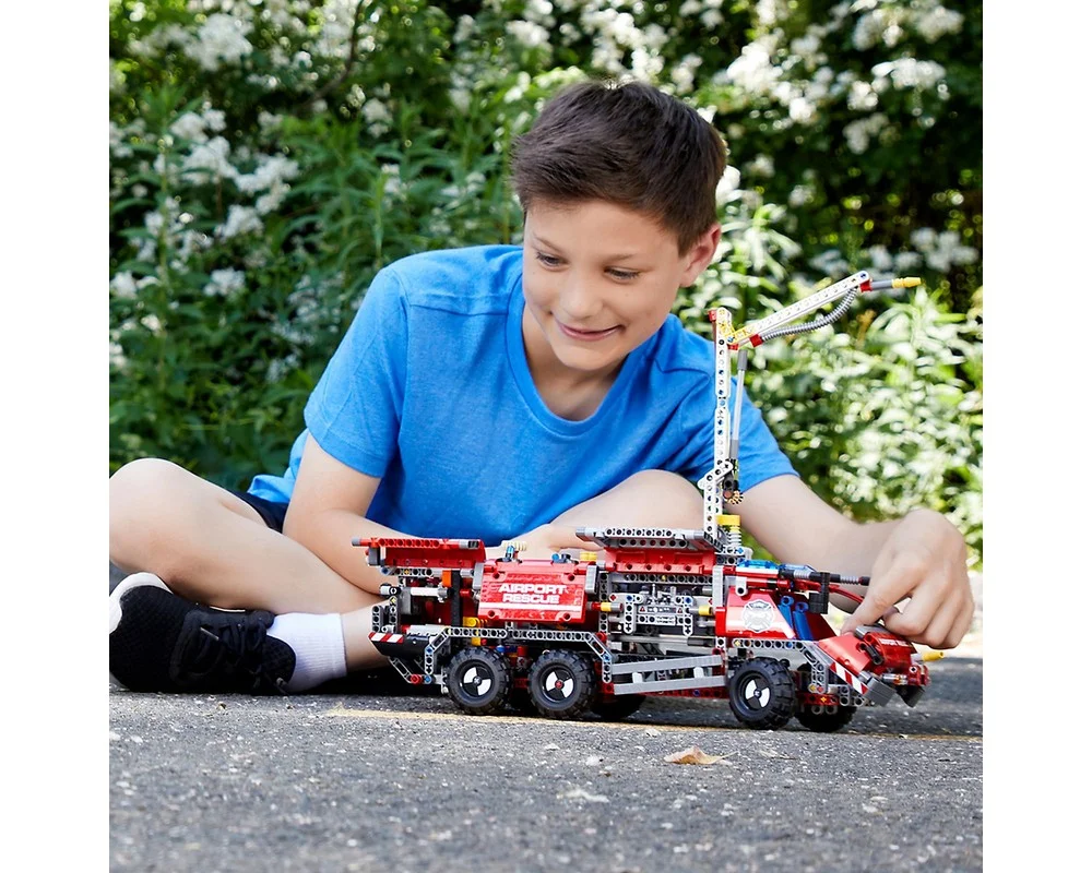 Конструктор LEGO Technic 42068 1094 дет. - фото 6