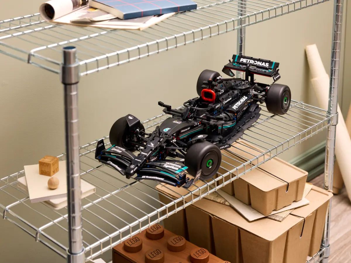 Конструктор LEGO Technic Mercedes-AMG W14 E Performance 1642 дет. - фото 11