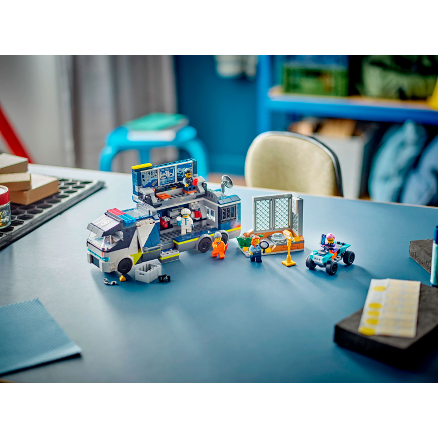 Конструктор LEGO City Police Mobile Crime Lab Truck - фото 10
