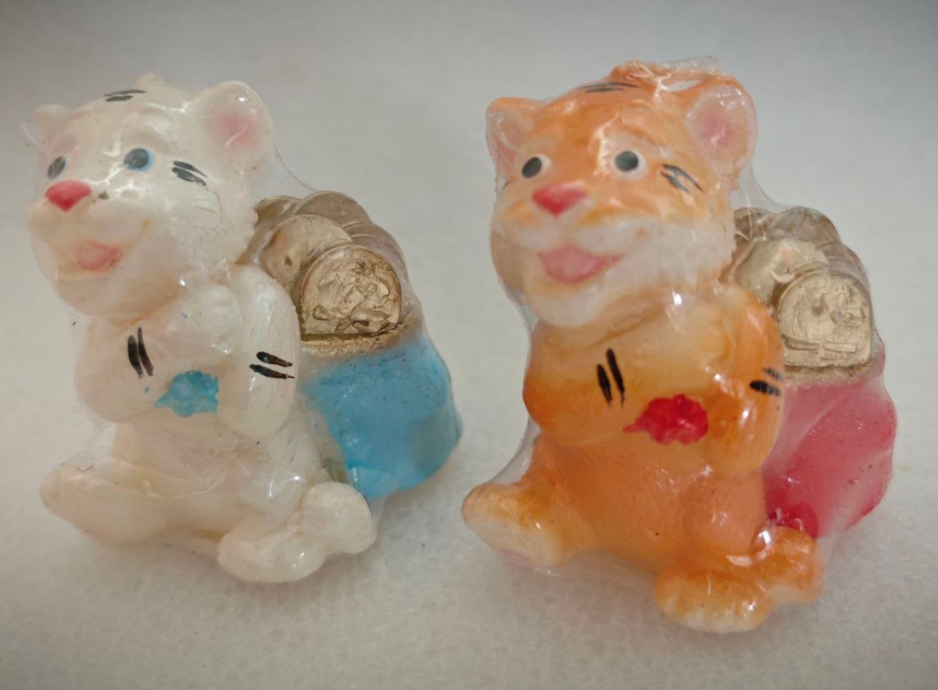 Свеча "Тигренок с мешком" - фото 1