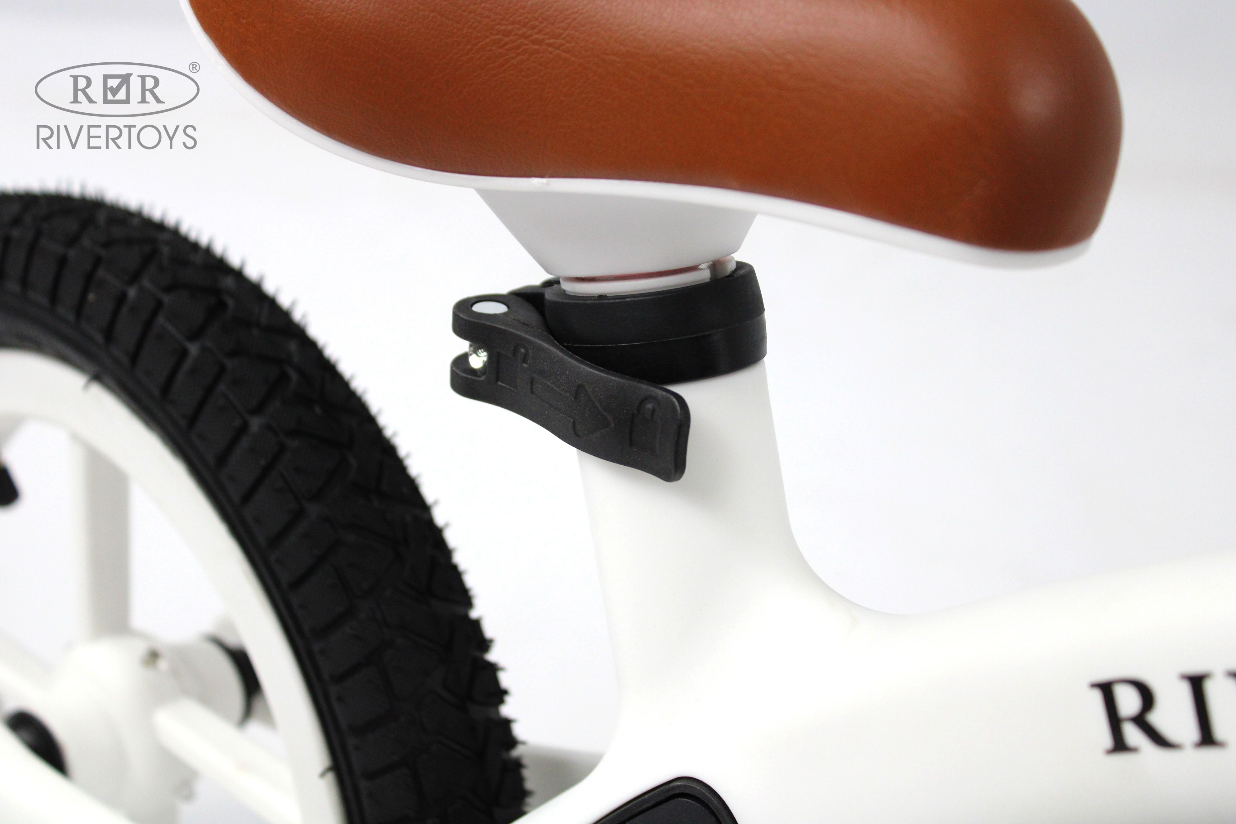 Двухколесный беговел RIVERTOYS 12 дюймов - фото 17