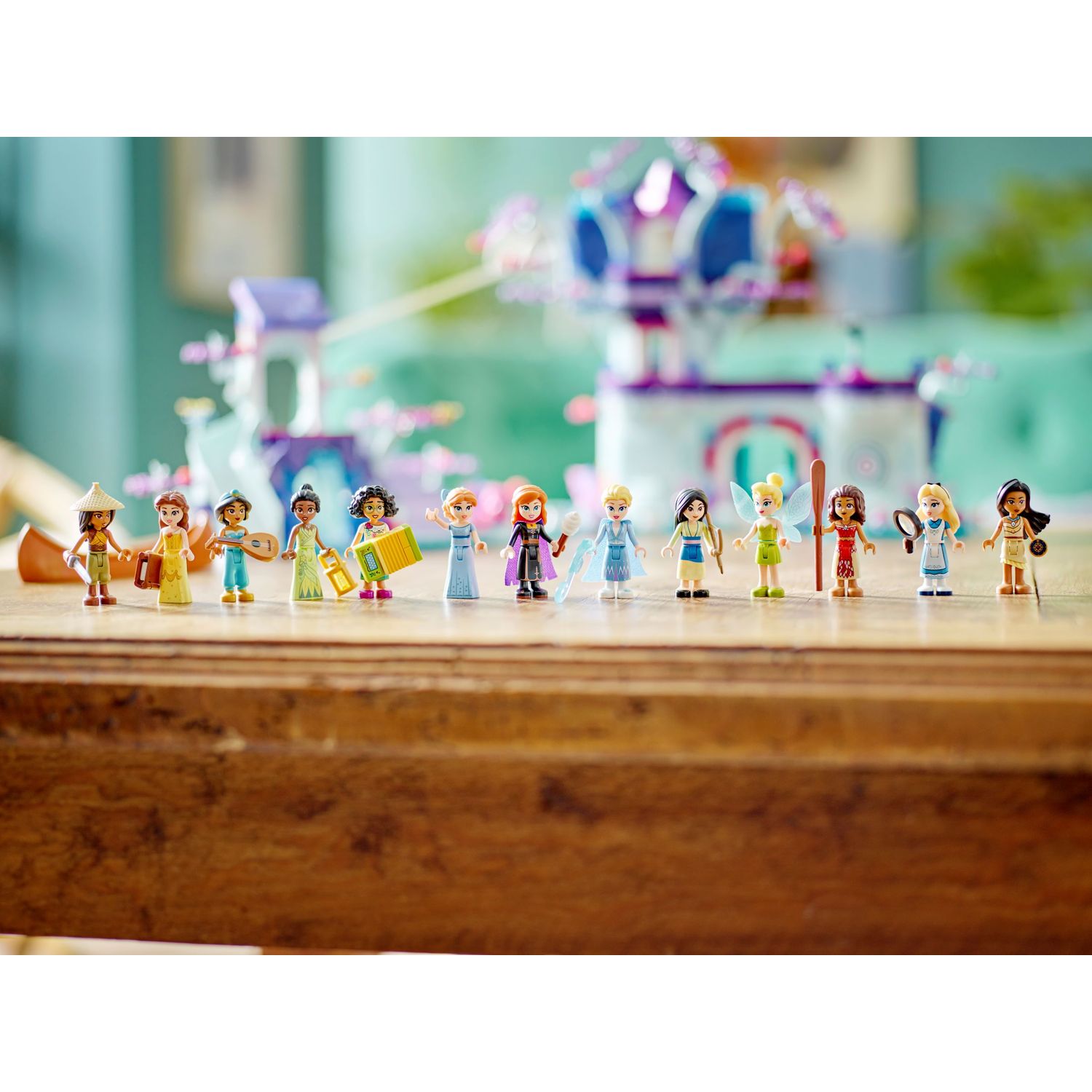 Конструктор LEGO Classic The Enchanted Treehouse 1016 дет. - фото 12