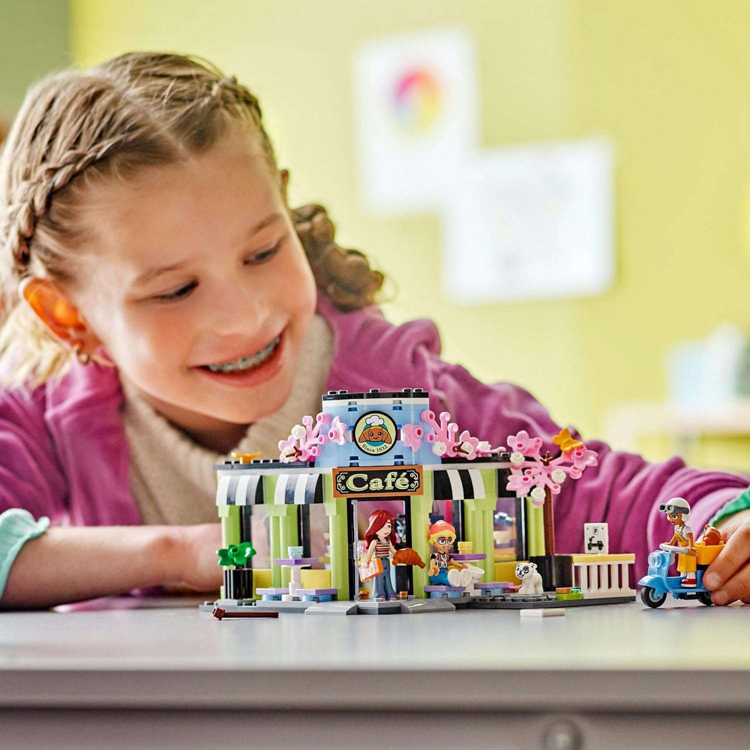 Конструктор LEGO Friends Кафе Хартлейк Сити 426 дет. - фото 14