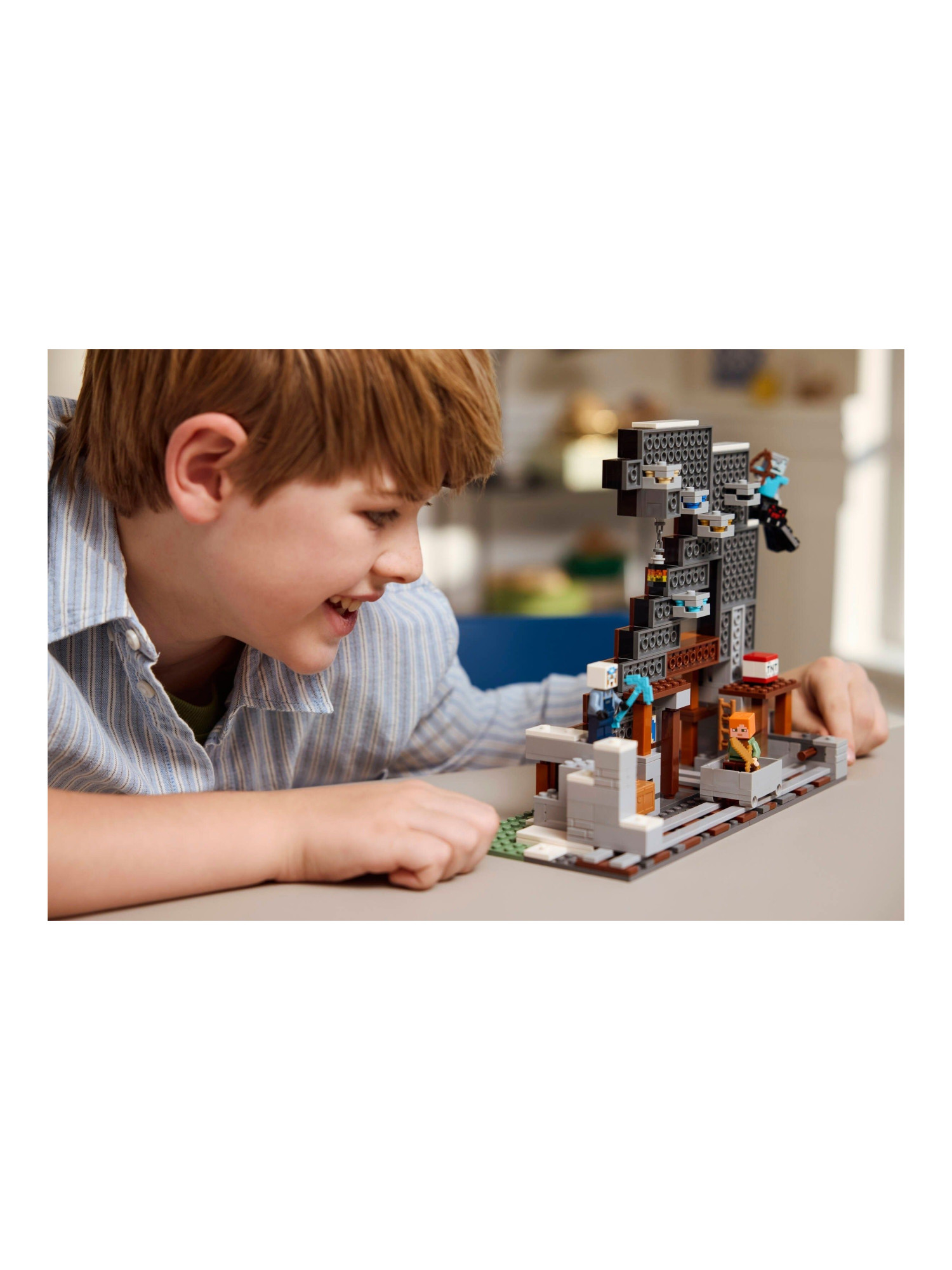 Конструктор LEGO Minecraft Шахта с киркой 530 дет. - фото 4