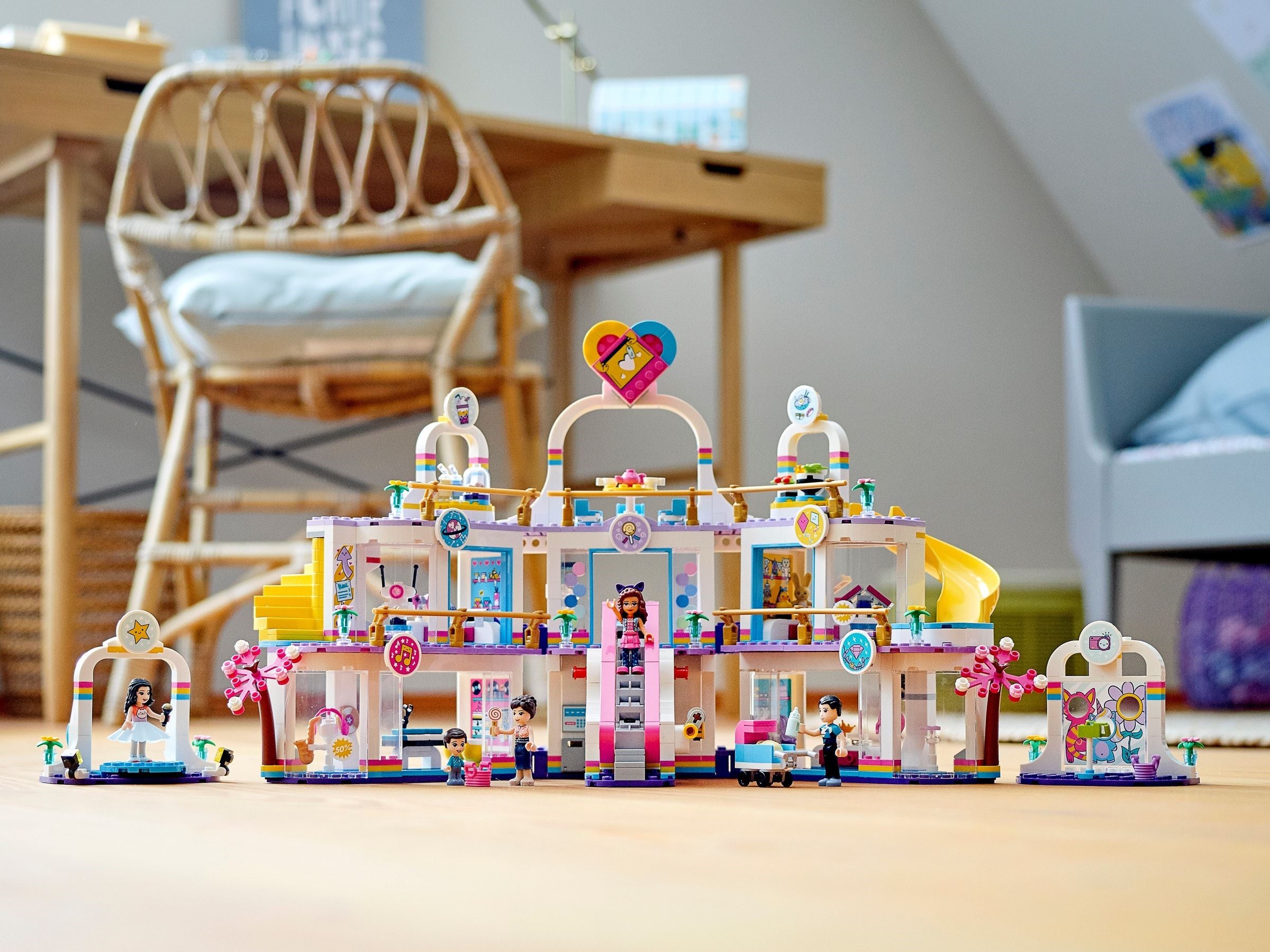 Конструктор LEGO Friends 41450 1032 дет. - фото 10