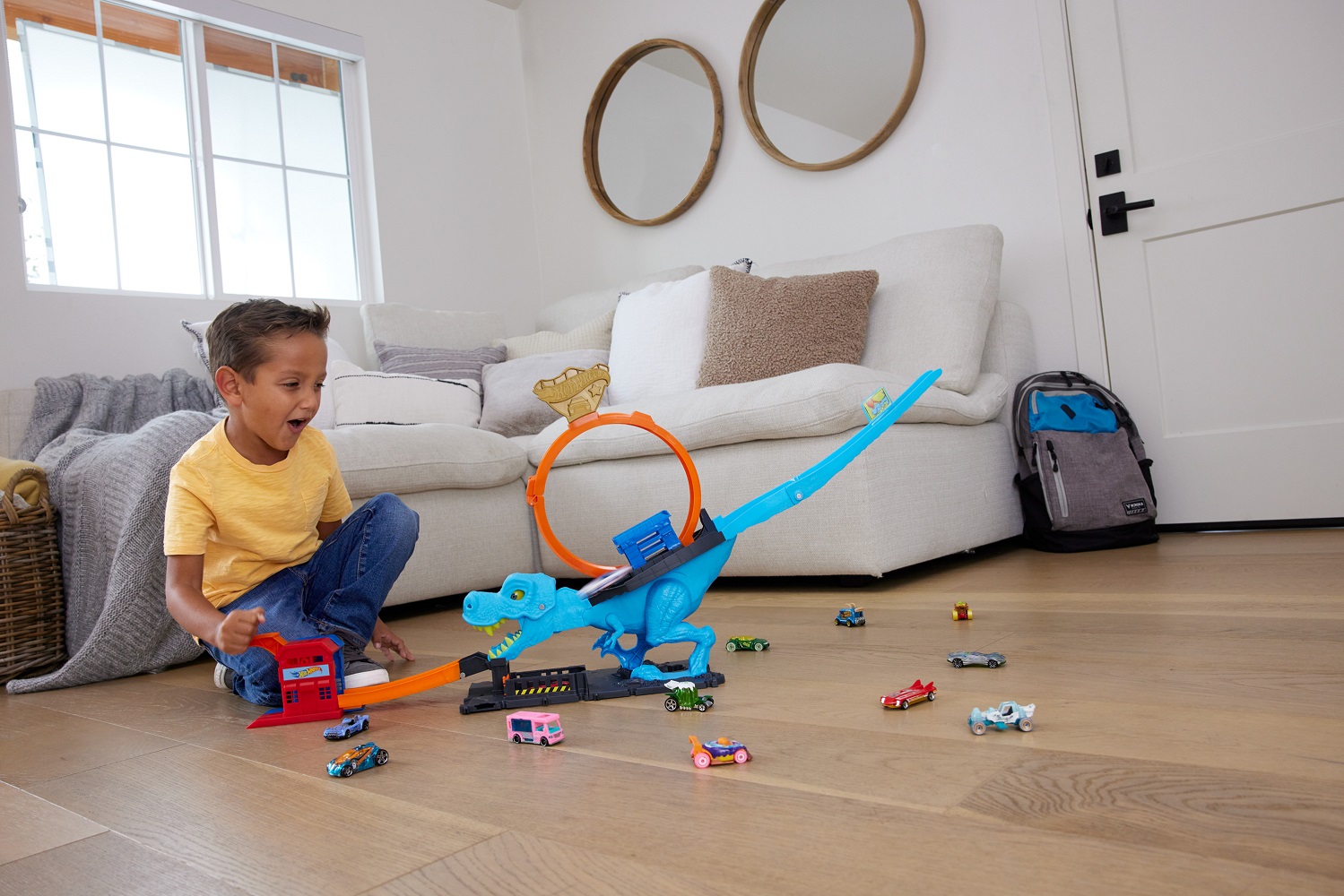 Трек Hot Wheels City T-Rex Attack HKX42 - фото 11