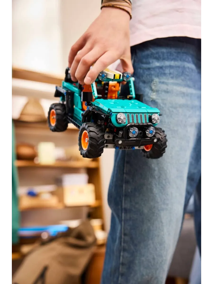 Конструктор LEGO Technic Jeep Wrangler Rubicon 723 дет. - фото 9