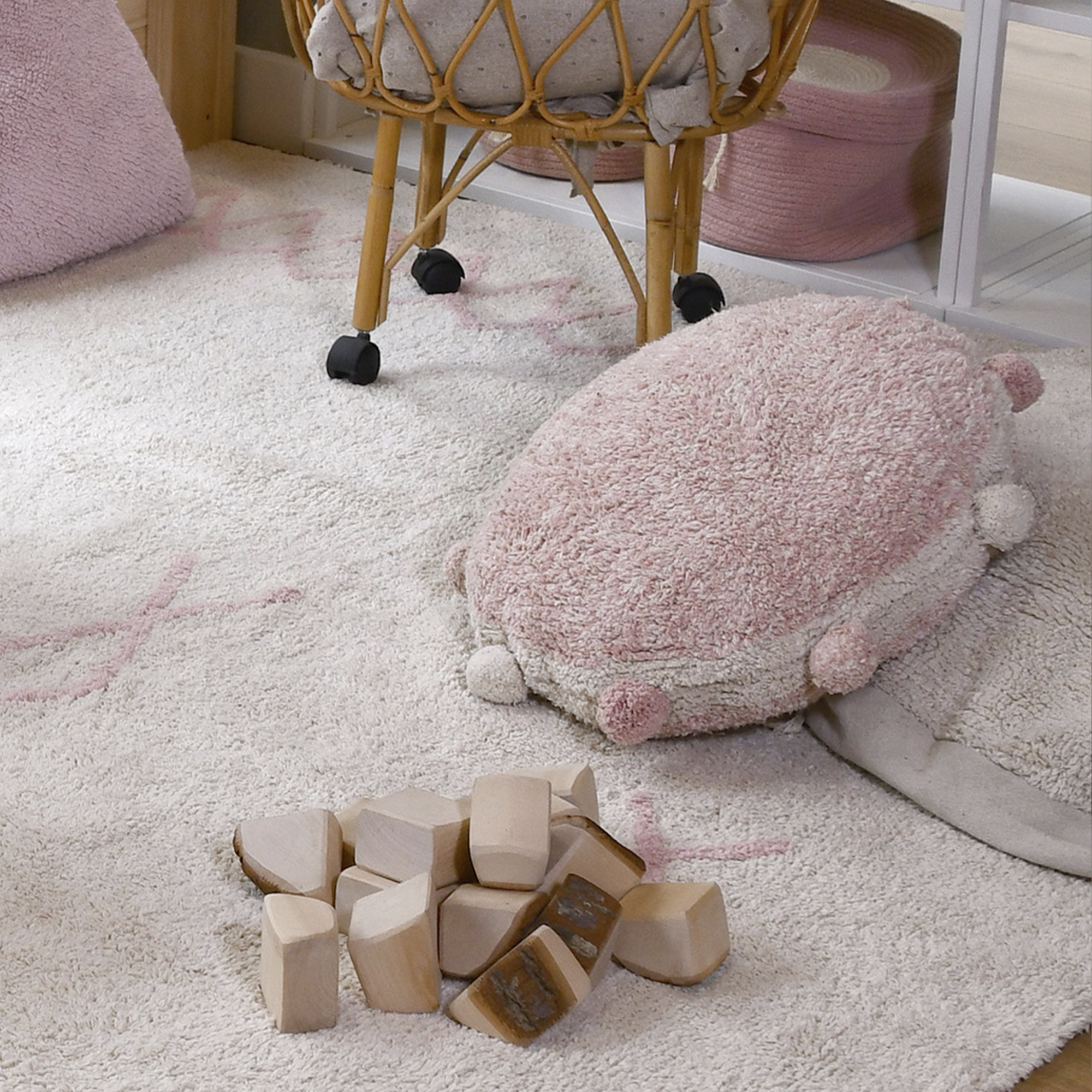 Подушка декоративная Lorena Canals с помпонами 48 x 48 см - фото 21
