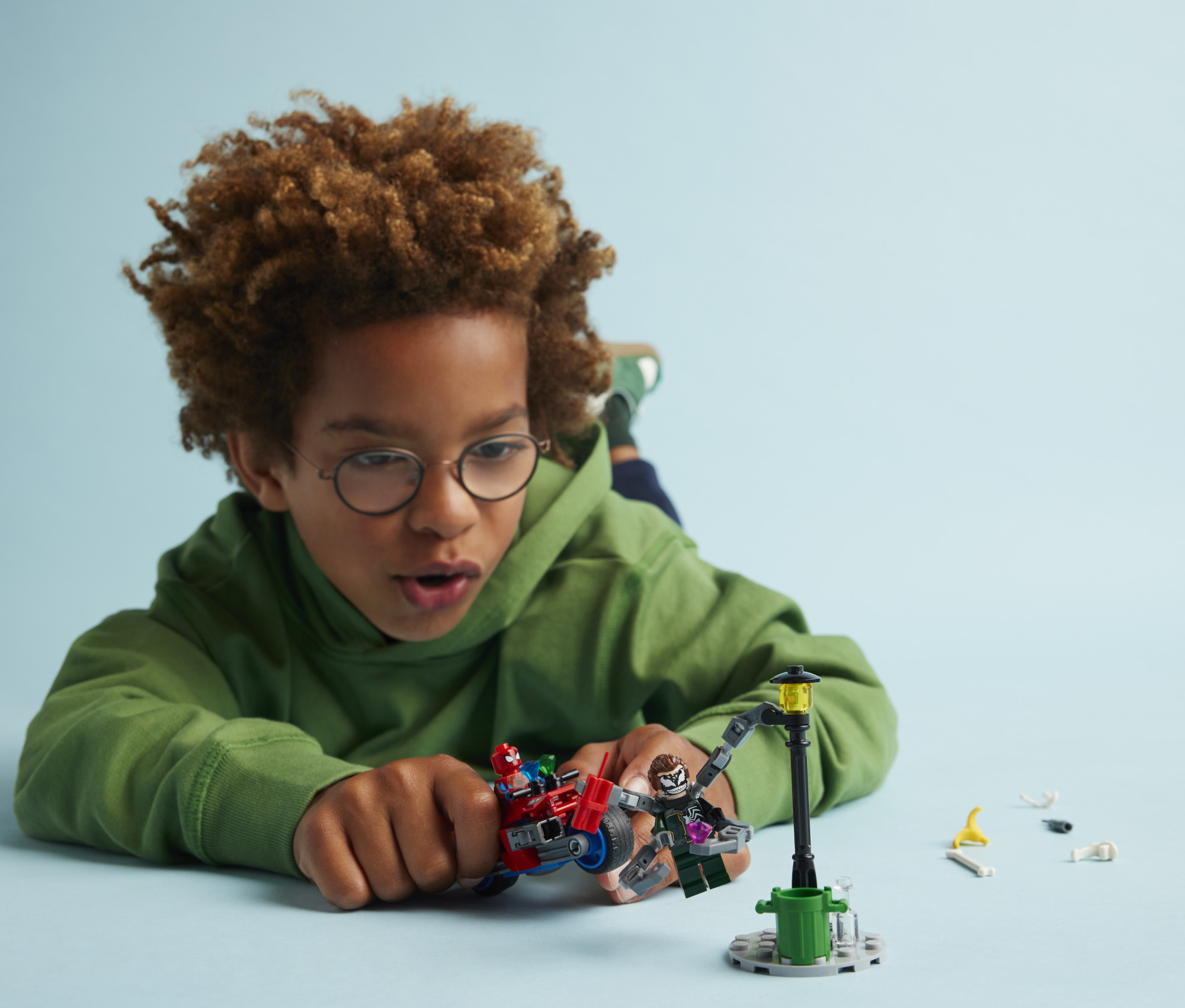 Конструктор LEGO Marvel Super Heroes Человек-паук против Дока Ока 77 дет. - фото 9