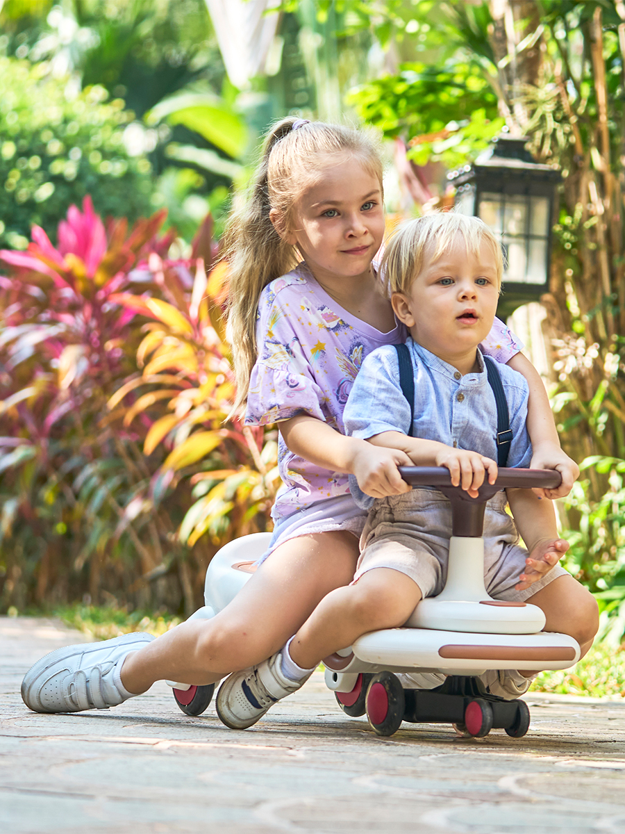 Изображение товара Четырехколесный беговел толокар Hape "Первый транспорт" белый для детей 2-8 лет