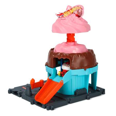 Трек Hot Wheels City Downtown Ice Cream Swir с лифтом