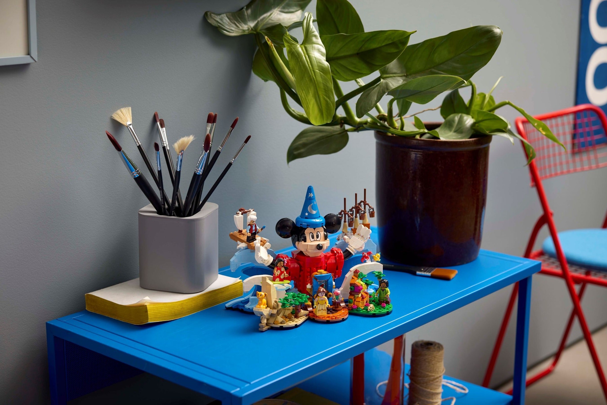 Конструктор LEGO Ideas 21352 1103 дет. - фото 4