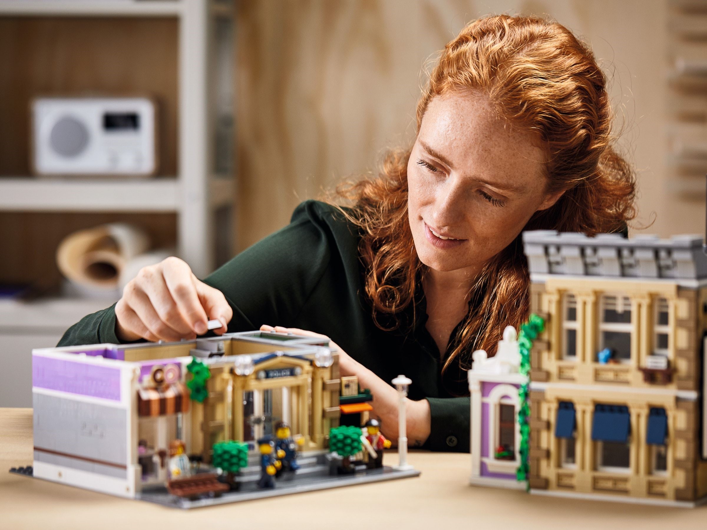 Конструктор LEGO Icons 10278 2923 дет. - фото 13