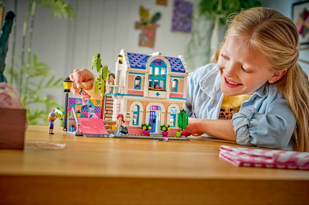 Конструктор LEGO Friends 42687 946 дет. - фото 6