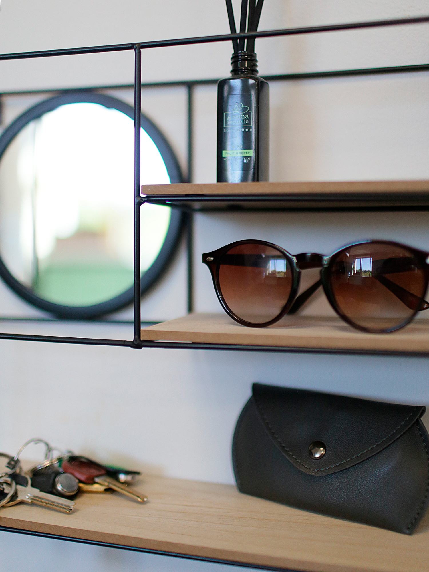 Подвесная полка-вешалка Qwerty Горизонт черная 50х10х30 см - фото 4