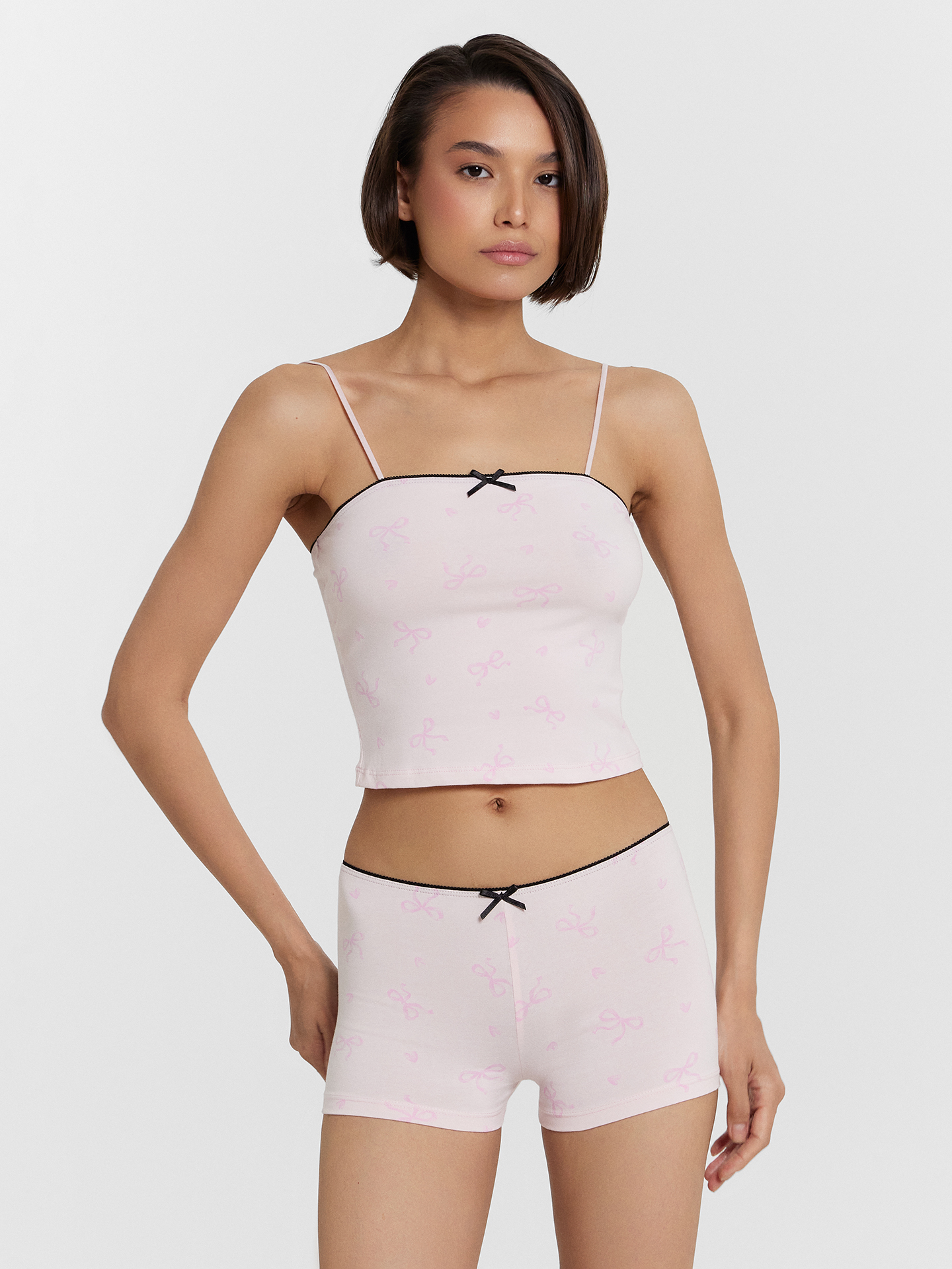 Изображение товара Пижама Mark Formelle для женщин с укороченными шортами и тонкими бретелями