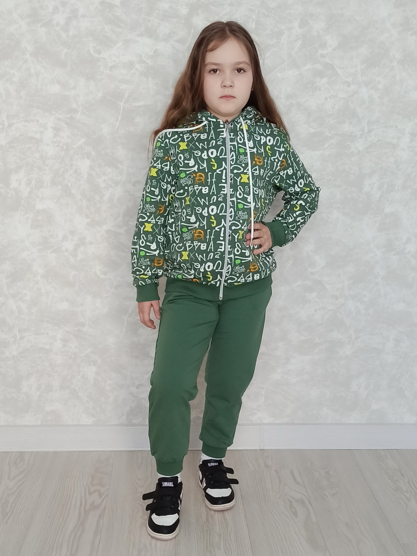Худи и брюки Агапэ 8013_зеленый буквы - фото 1