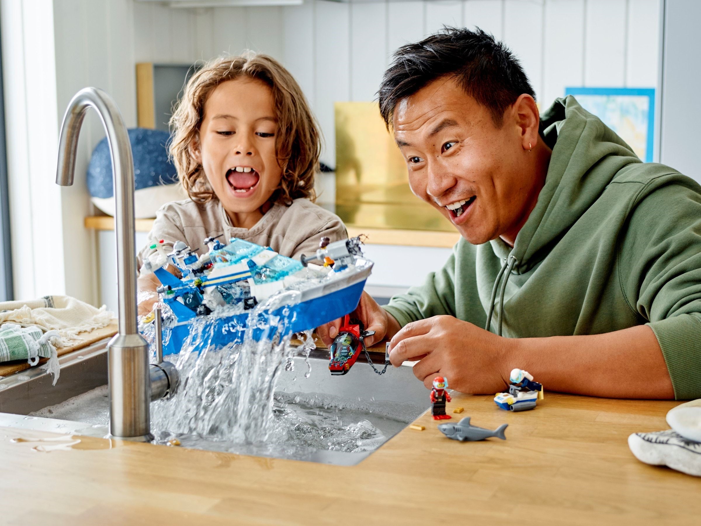 Конструктор LEGO City 60277 276 дет. - фото 3