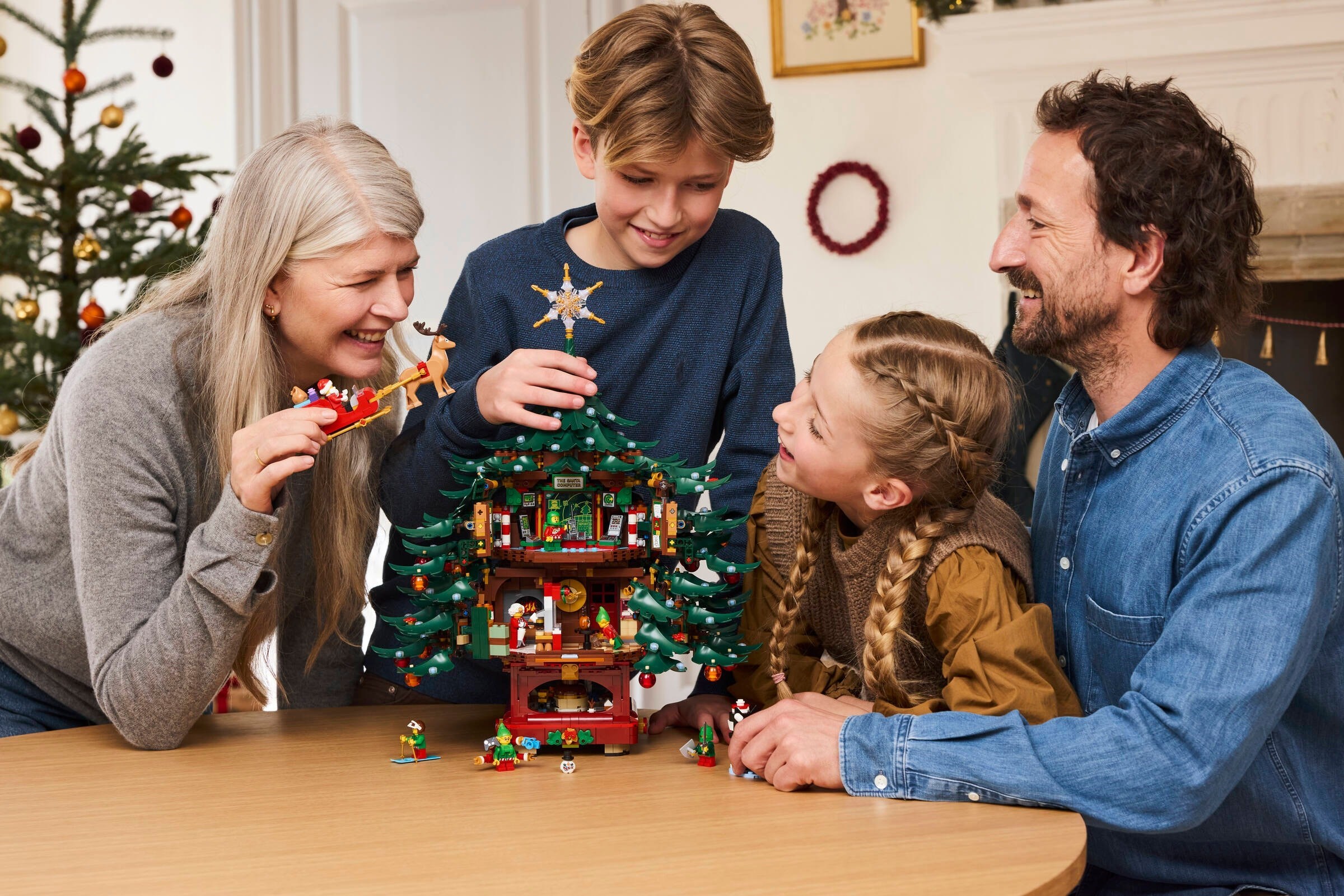 Конструктор LEGO Seasonal 41843 3171 дет. - фото 4