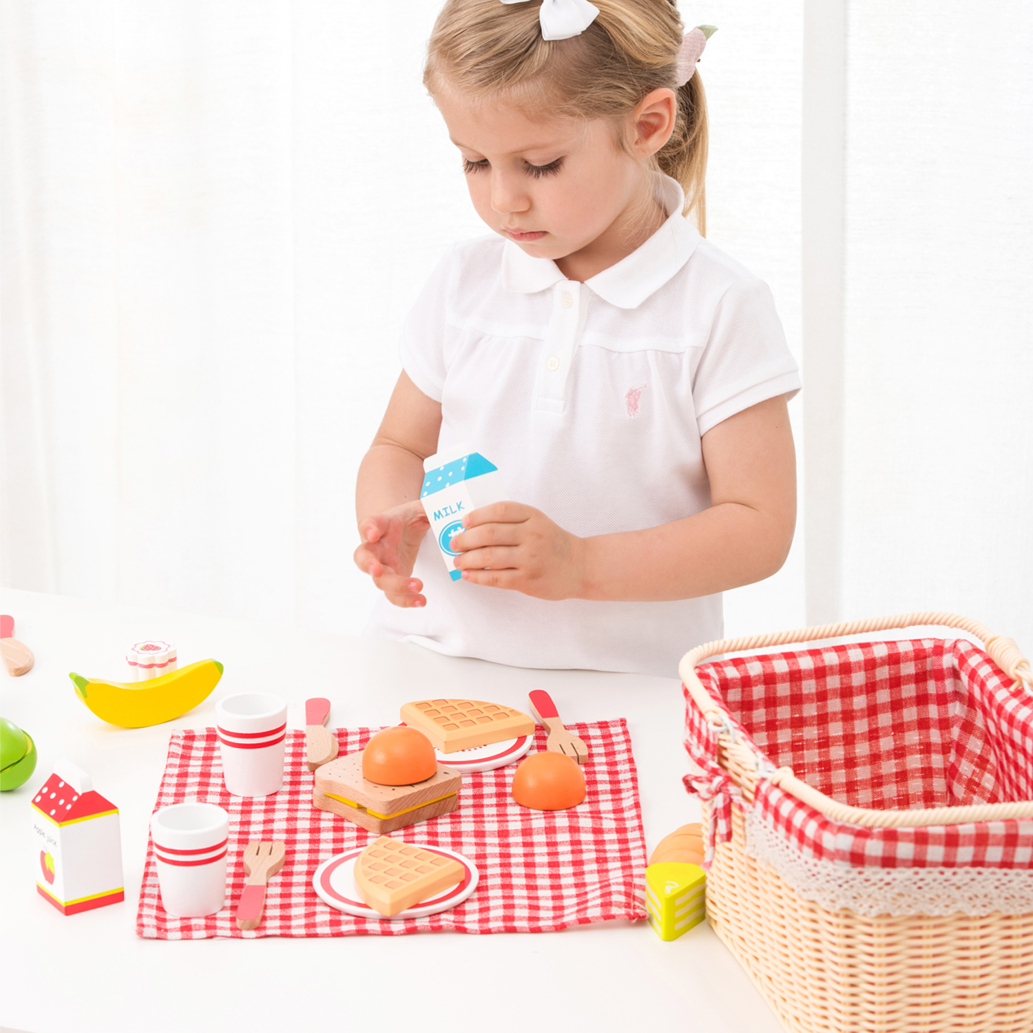 Игровой набор New Classic Toys тележки и корзинки, продукты - фото 3
