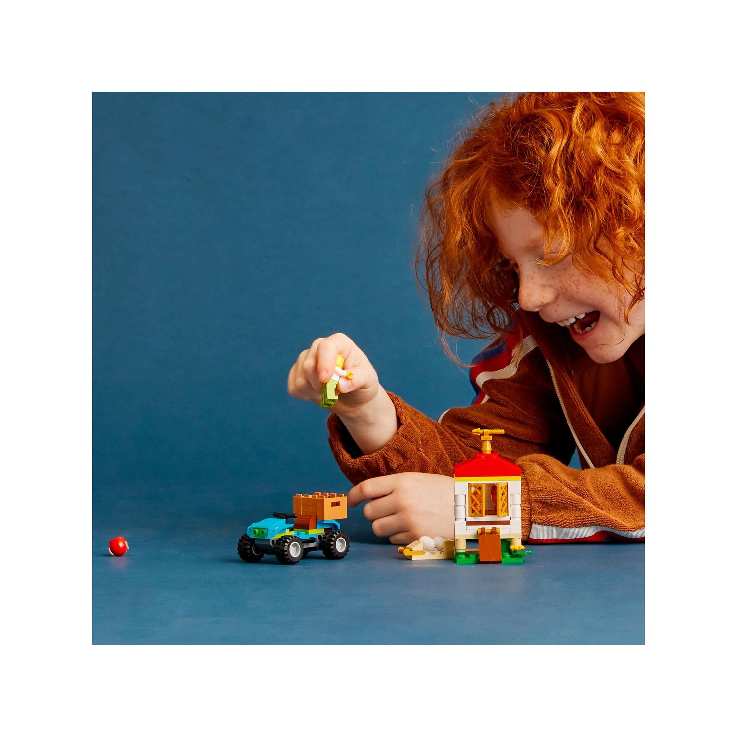 Конструктор LEGO City Chicken Henhouse 101 дет. - фото 9