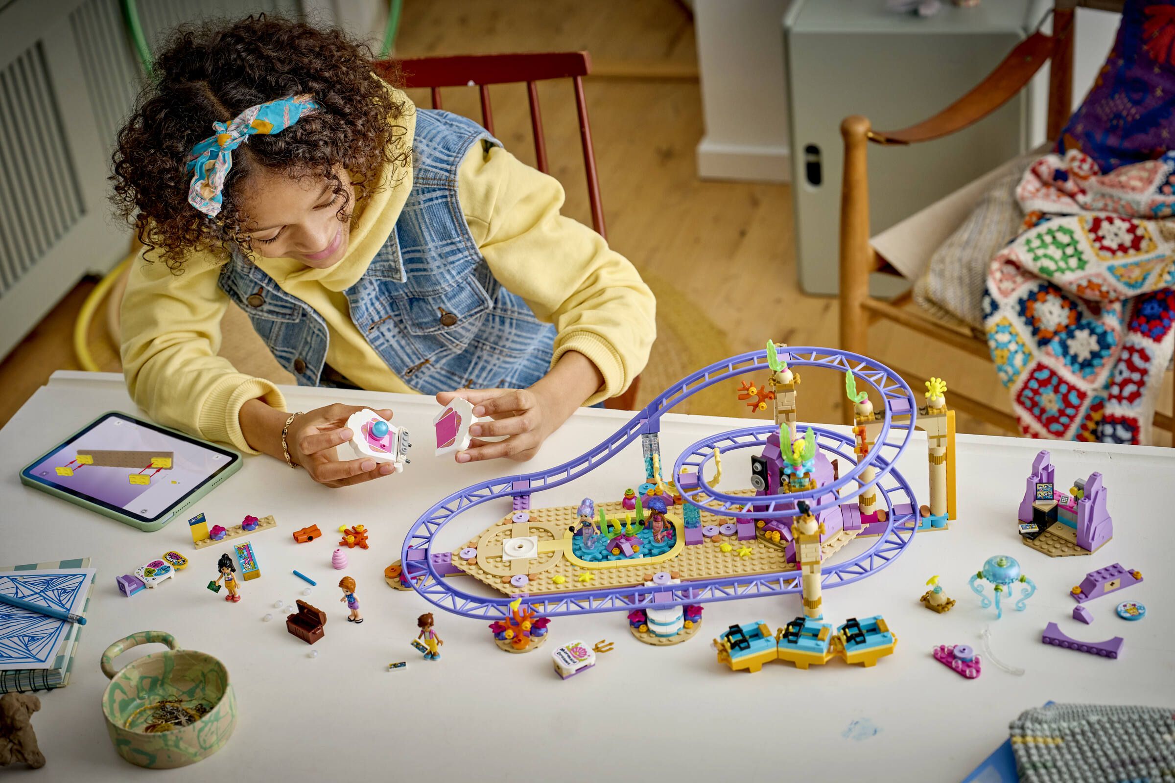 Конструктор LEGO Friends Американские горки Русалки 864 дет. - фото 12