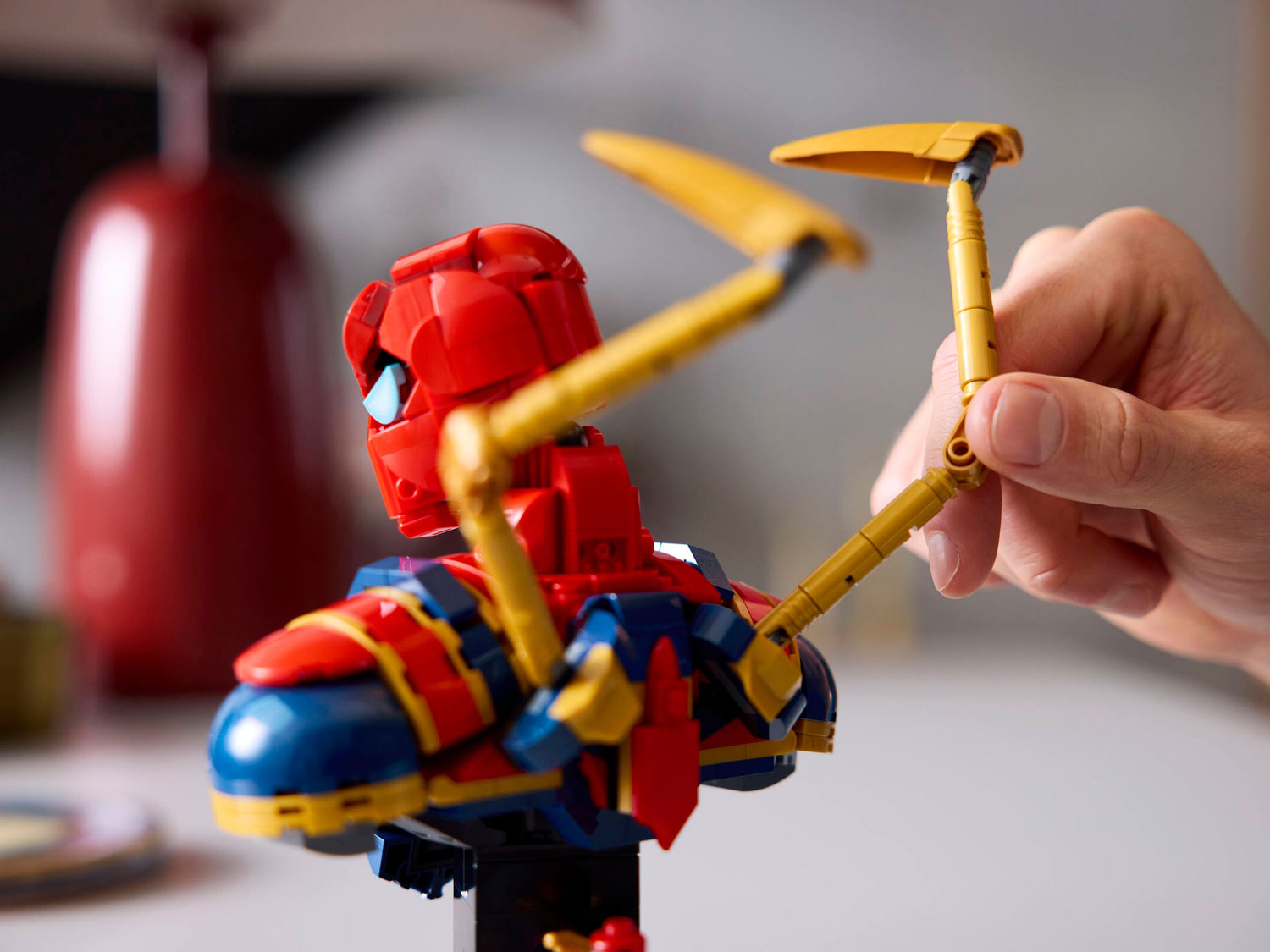 Конструктор LEGO Marvel Super Heroes Бюст Железного Человека 379 дет. - фото 6