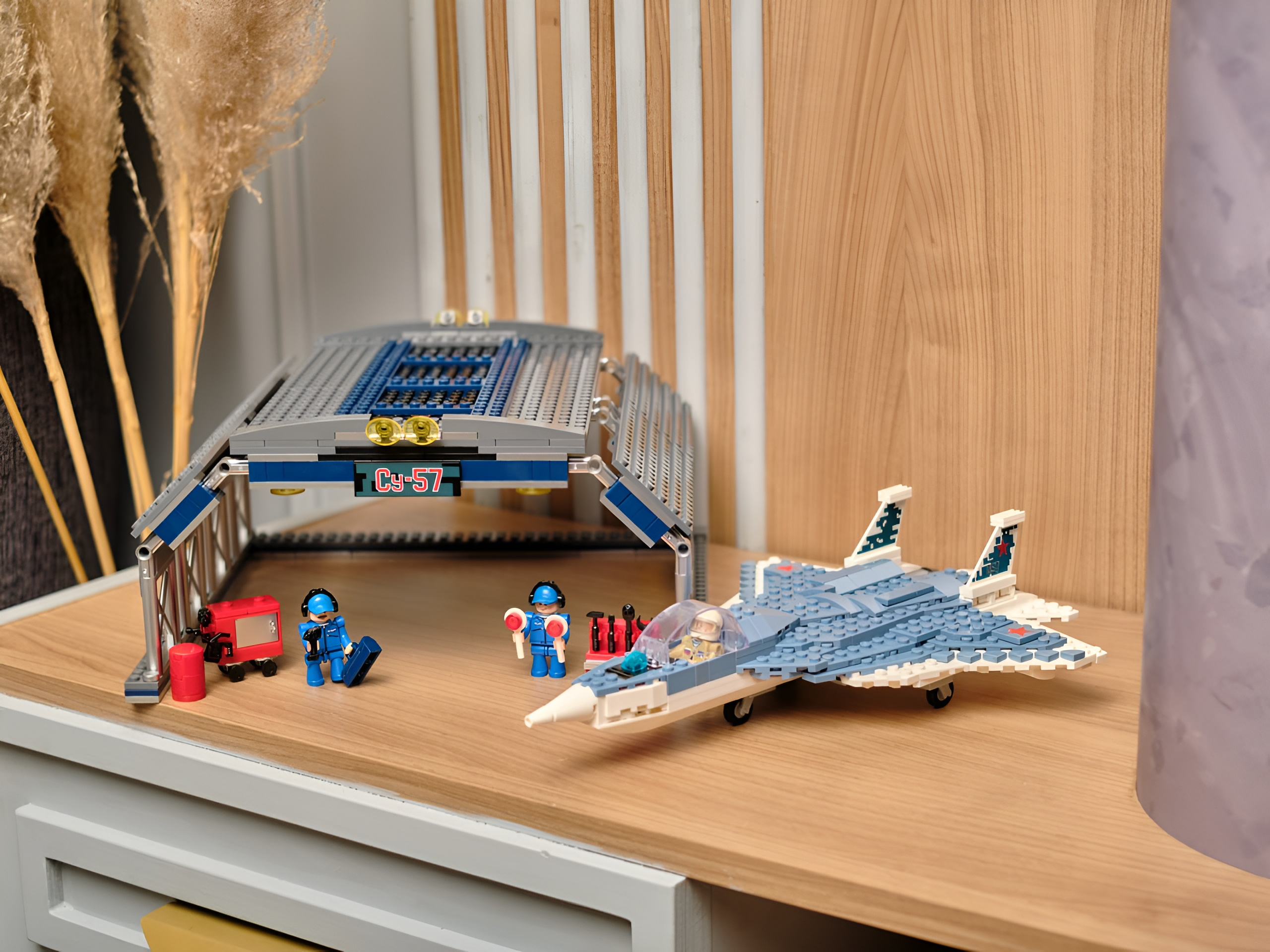 Конструктор brick labs самолет СУ-57 с ангаром - фото 2