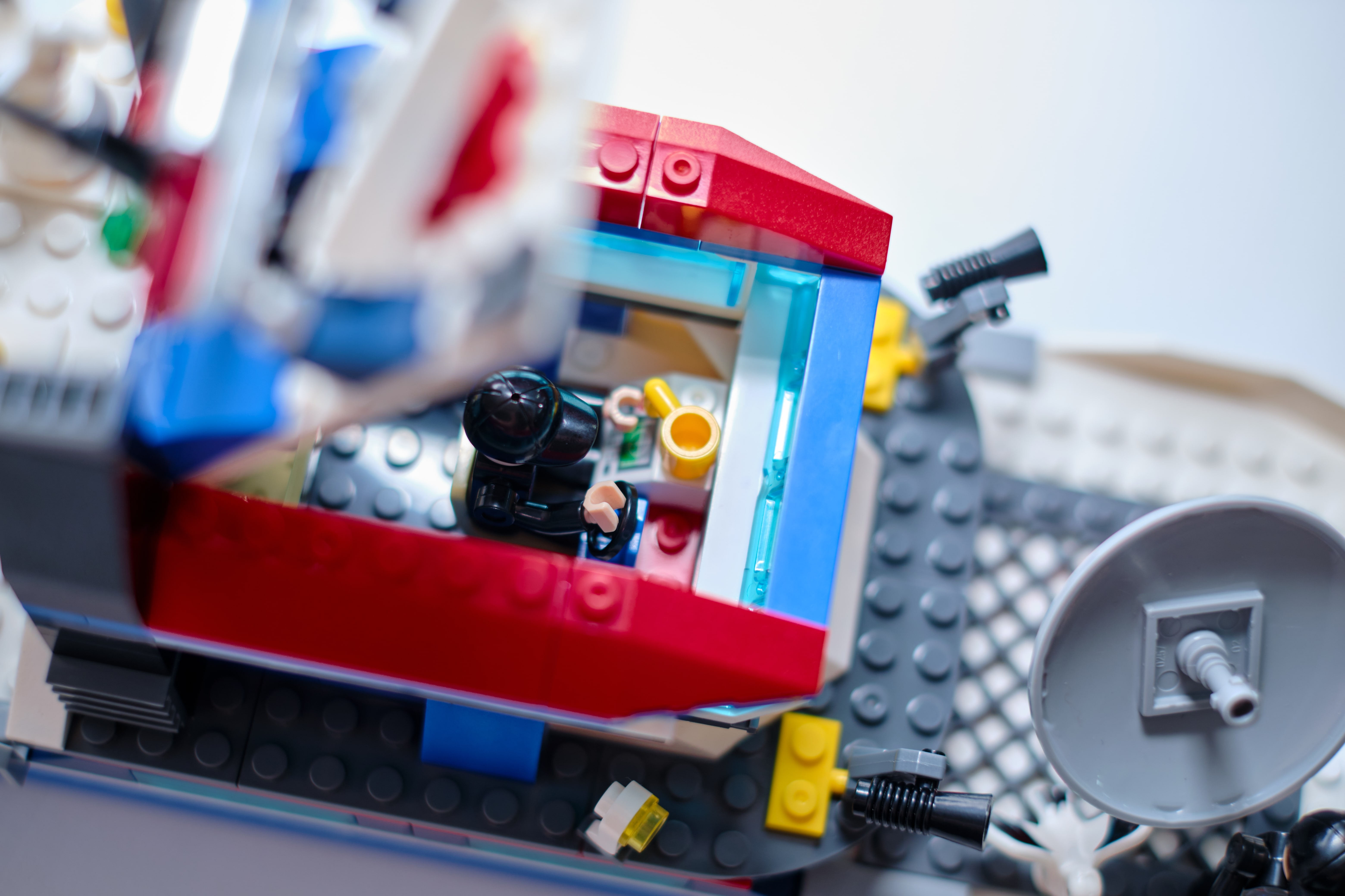 Конструктор brick labs Катер полиции 354 дет. - фото 19