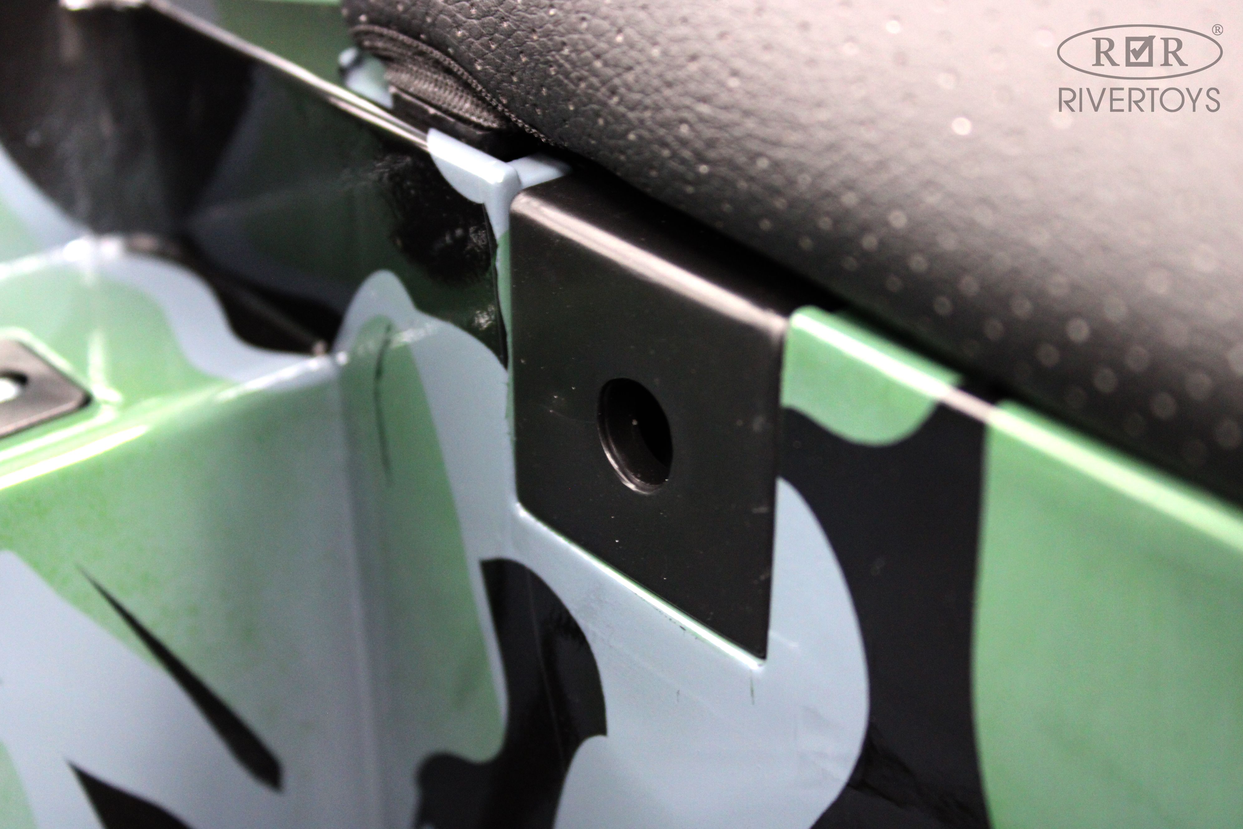 Электромобиль RIVERTOYS T222TT-4WD-CAMOUFLAGE С пультом ДУ - фото 18