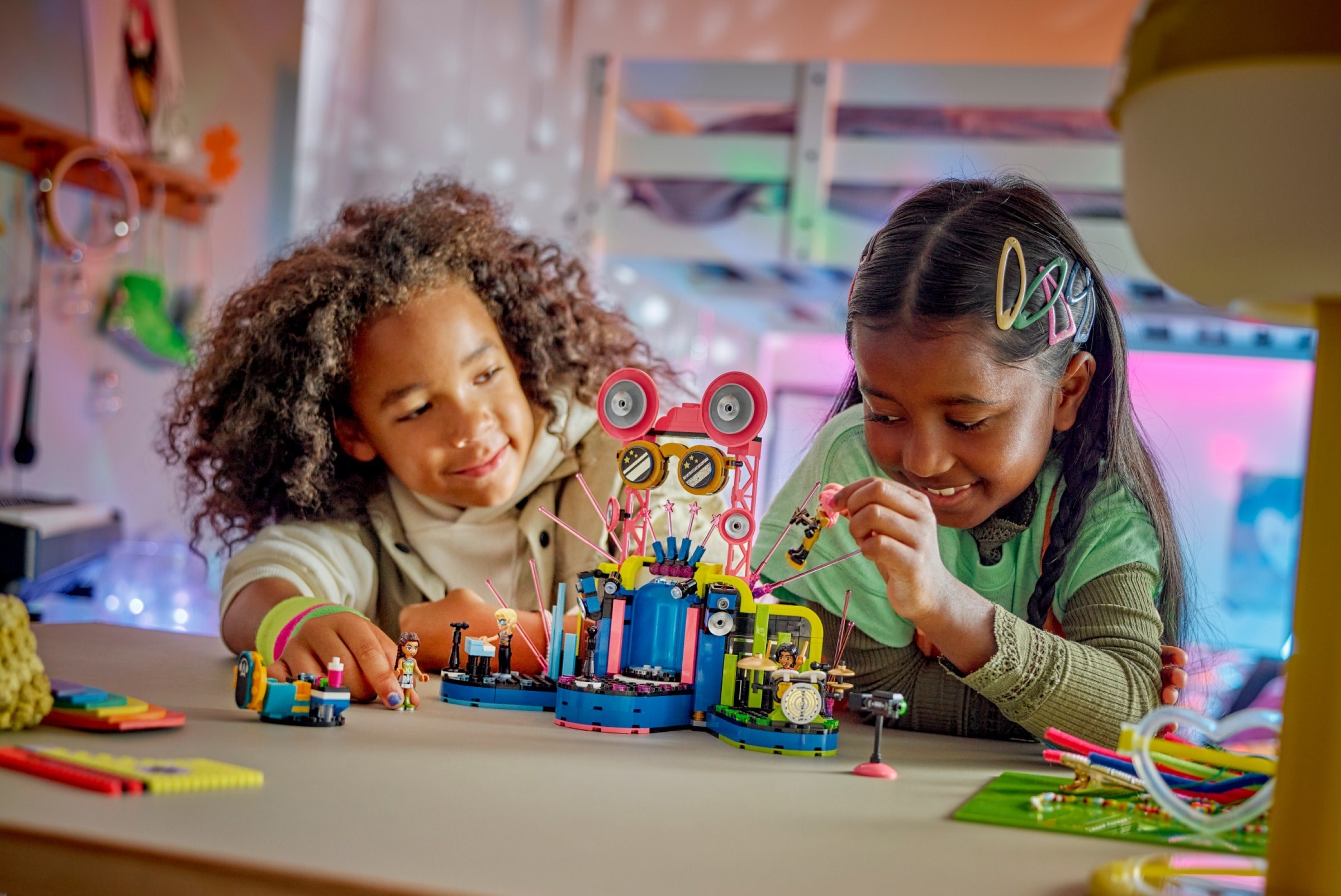 Конструктор LEGO Friends 42616 669 дет. - фото 4