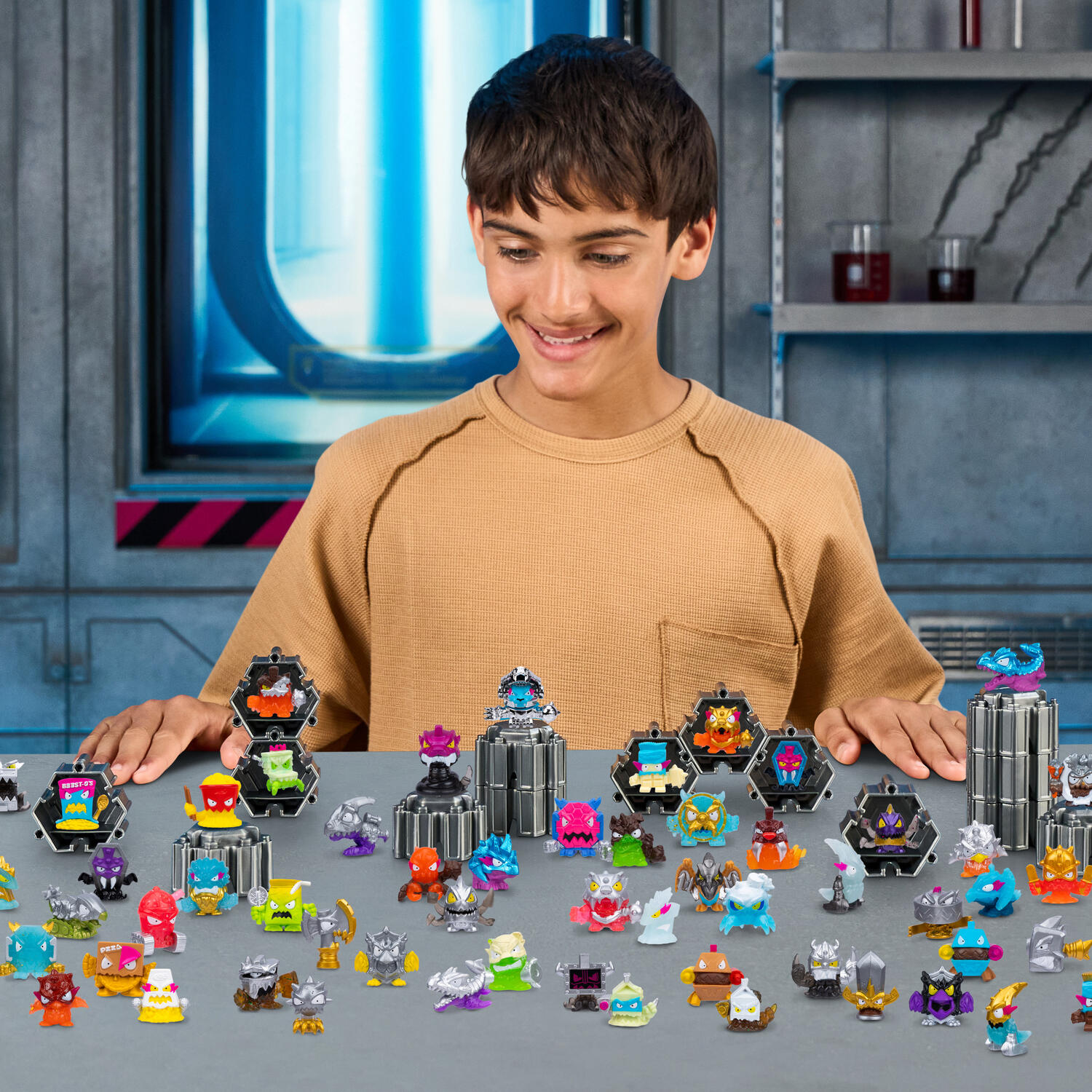 Игровой набор Moose MrBeast Lab 14 фигурок+2 колбы - фото 5